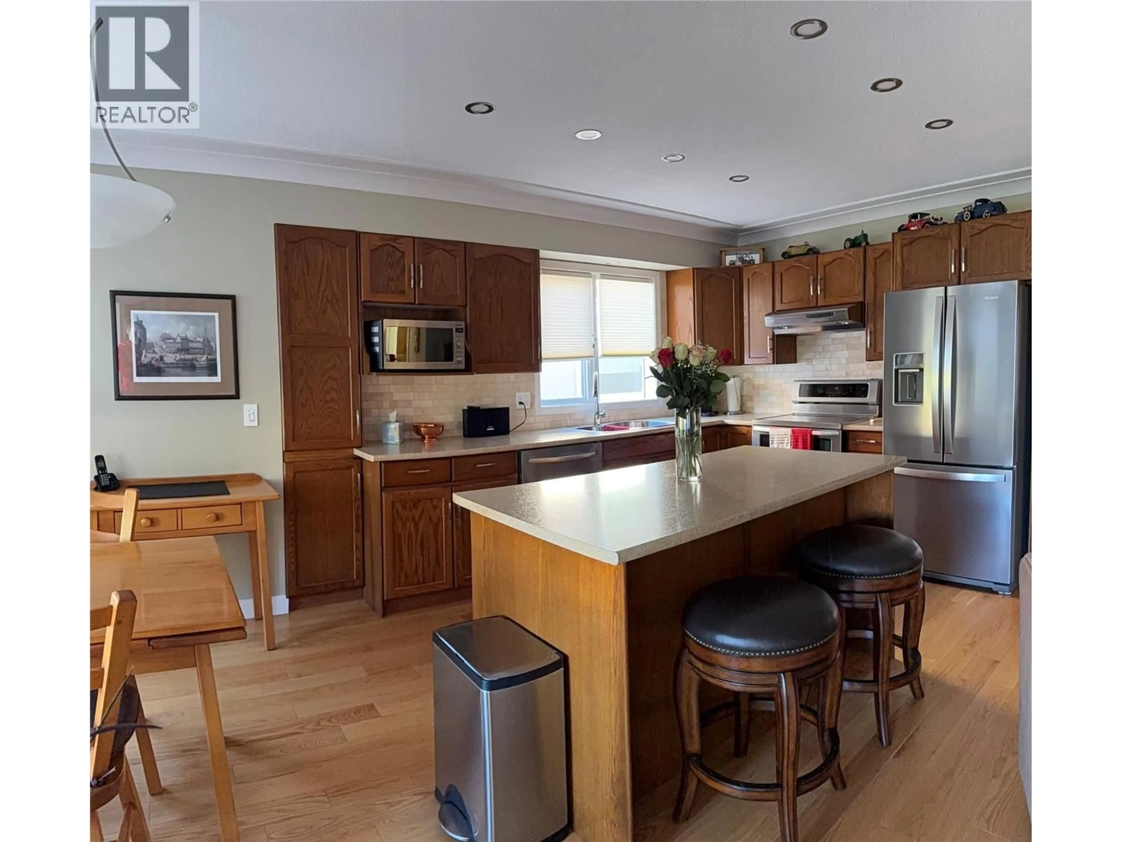 Open concept kitchen, wood/laminate floor for 17 - 3333 SOUTH MAIN STREET, Penticton British Columbia V2A8J8