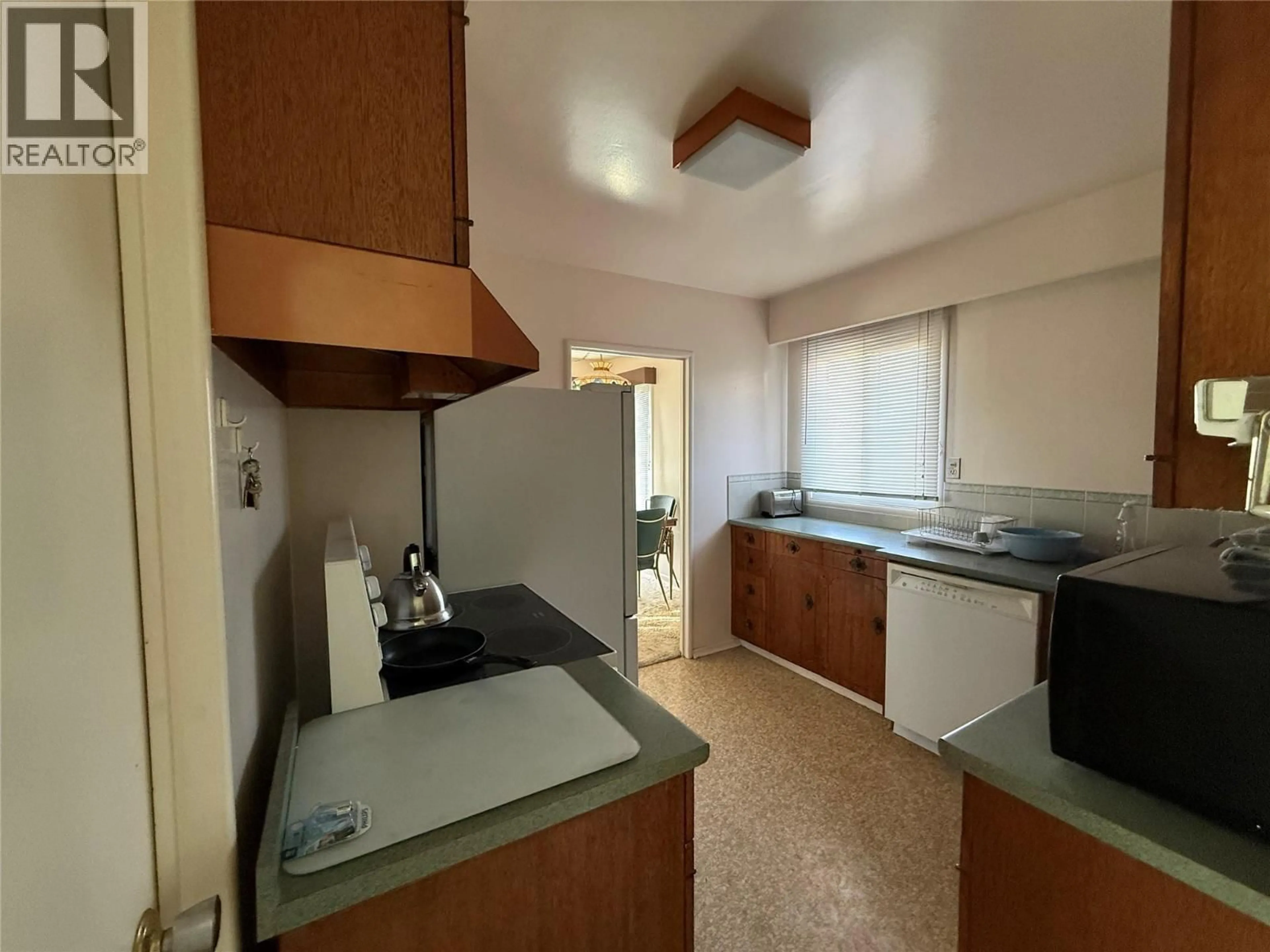 Standard kitchen, floor is not visible for 983 FAIRVIEW ROAD, Penticton British Columbia V2A5Z1