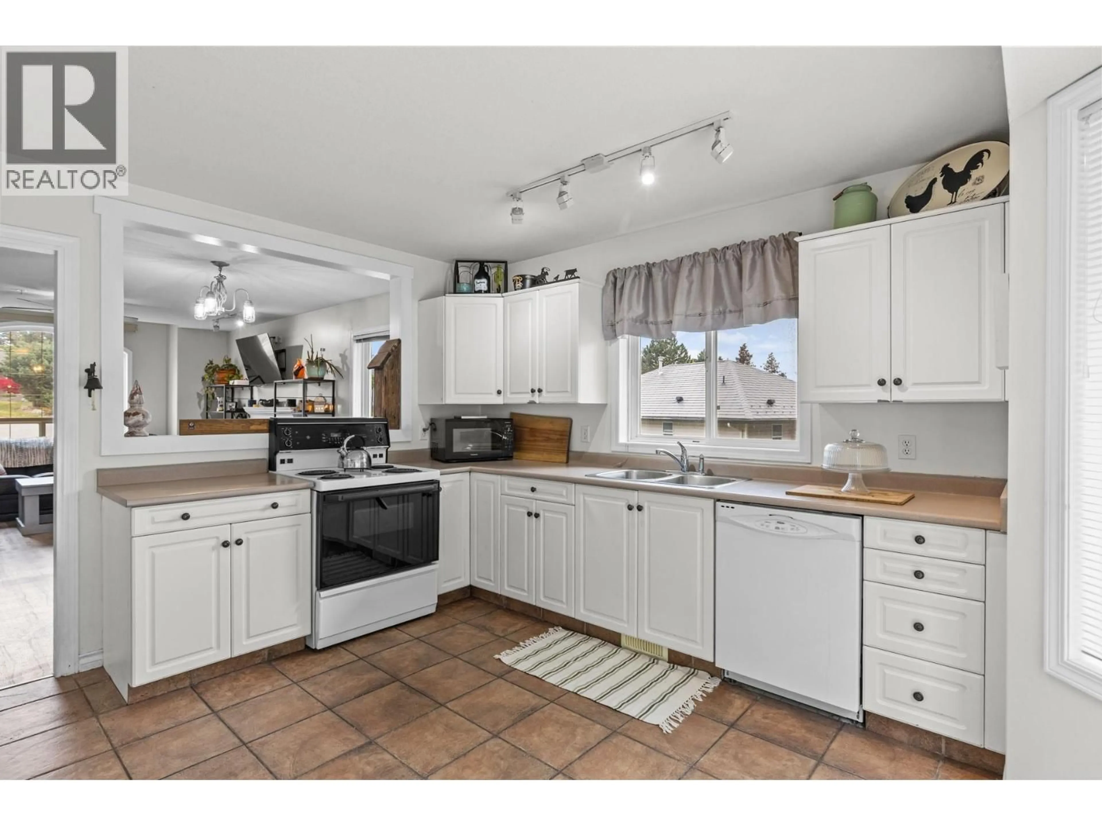 Open concept kitchen, ceramic/tile floor for 5817 VICTORIA STREET, Peachland British Columbia V0H1X4