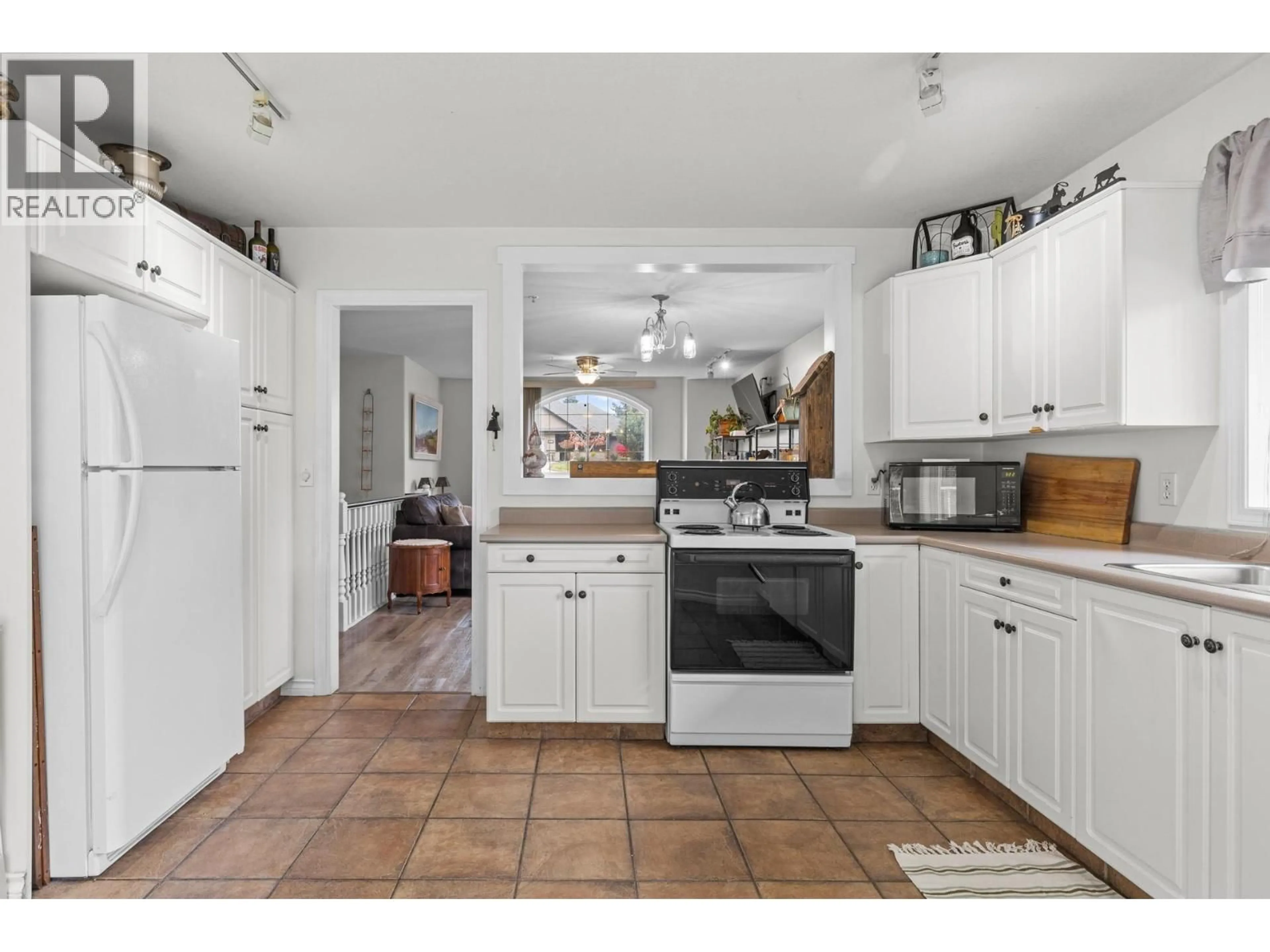 Standard kitchen, ceramic/tile floor for 5817 VICTORIA STREET, Peachland British Columbia V0H1X4