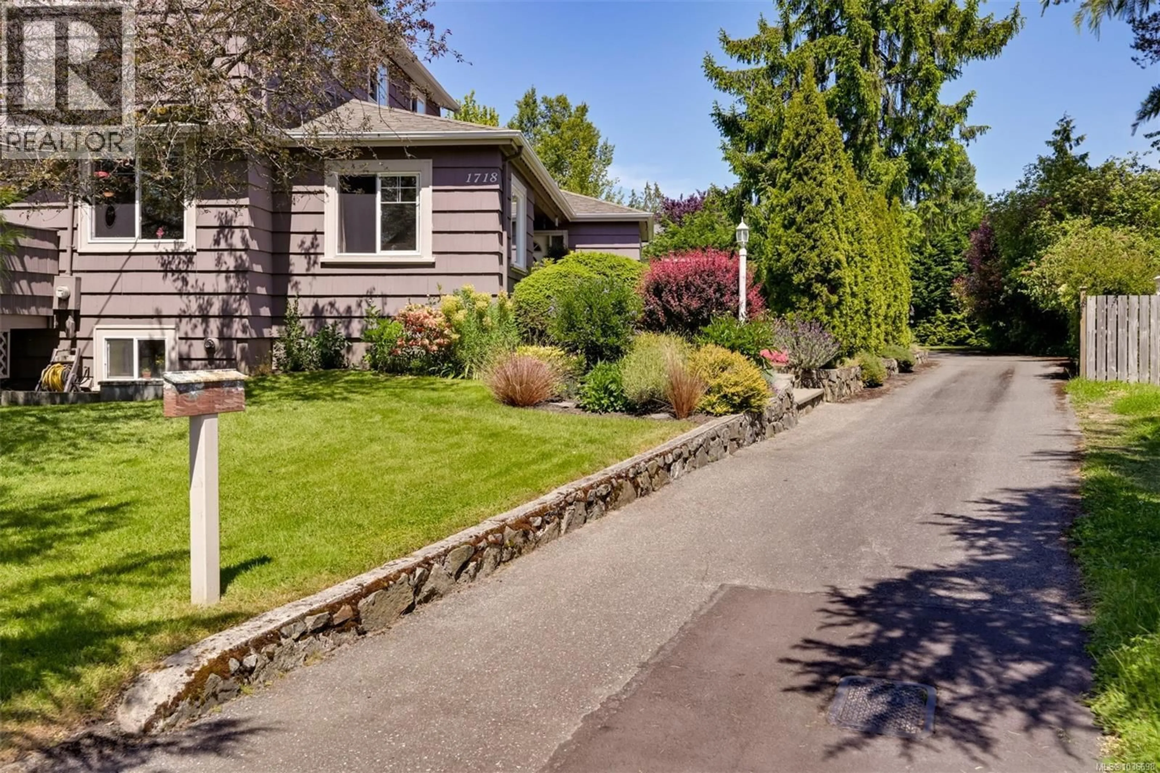 Unknown for 1718 GARNET ROAD, Saanich British Columbia V8P3C8