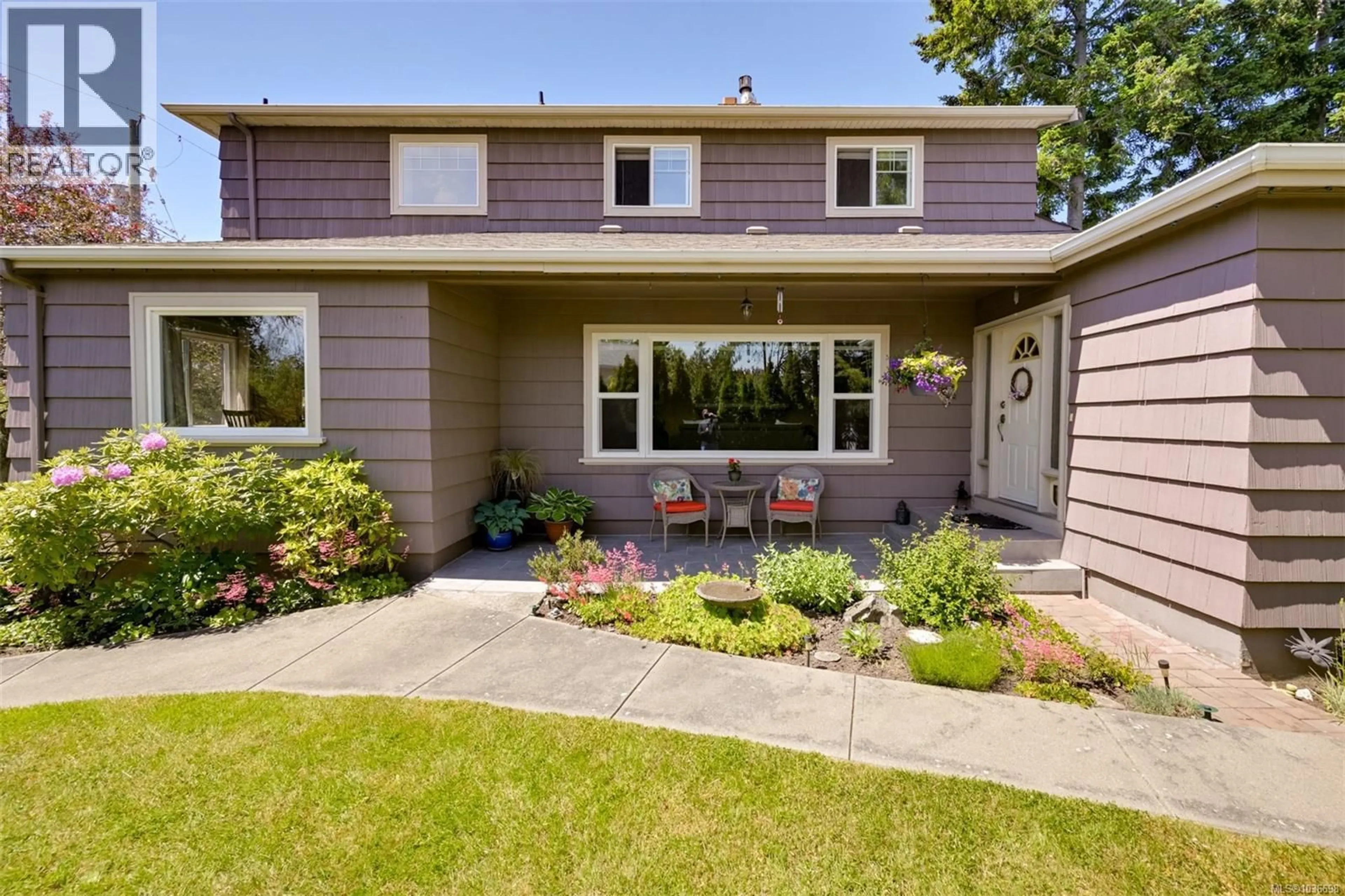 Home with vinyl exterior material, street for 1718 GARNET ROAD, Saanich British Columbia V8P3C8