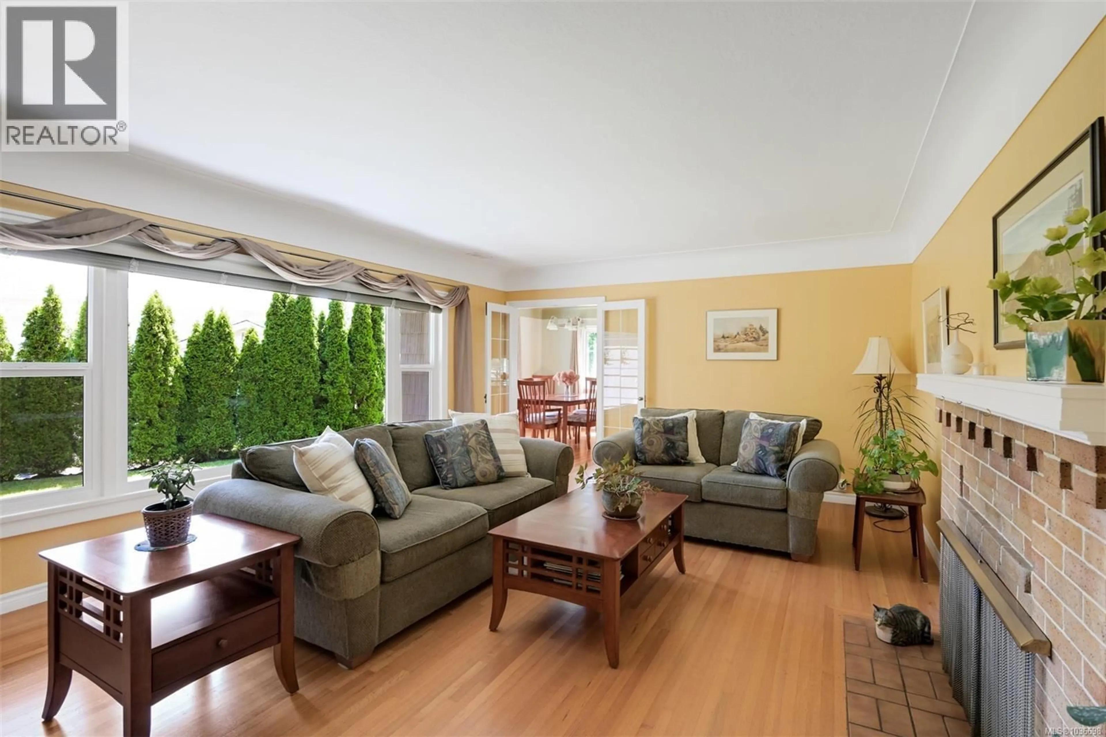 Living room with furniture, unknown for 1718 GARNET ROAD, Saanich British Columbia V8P3C8