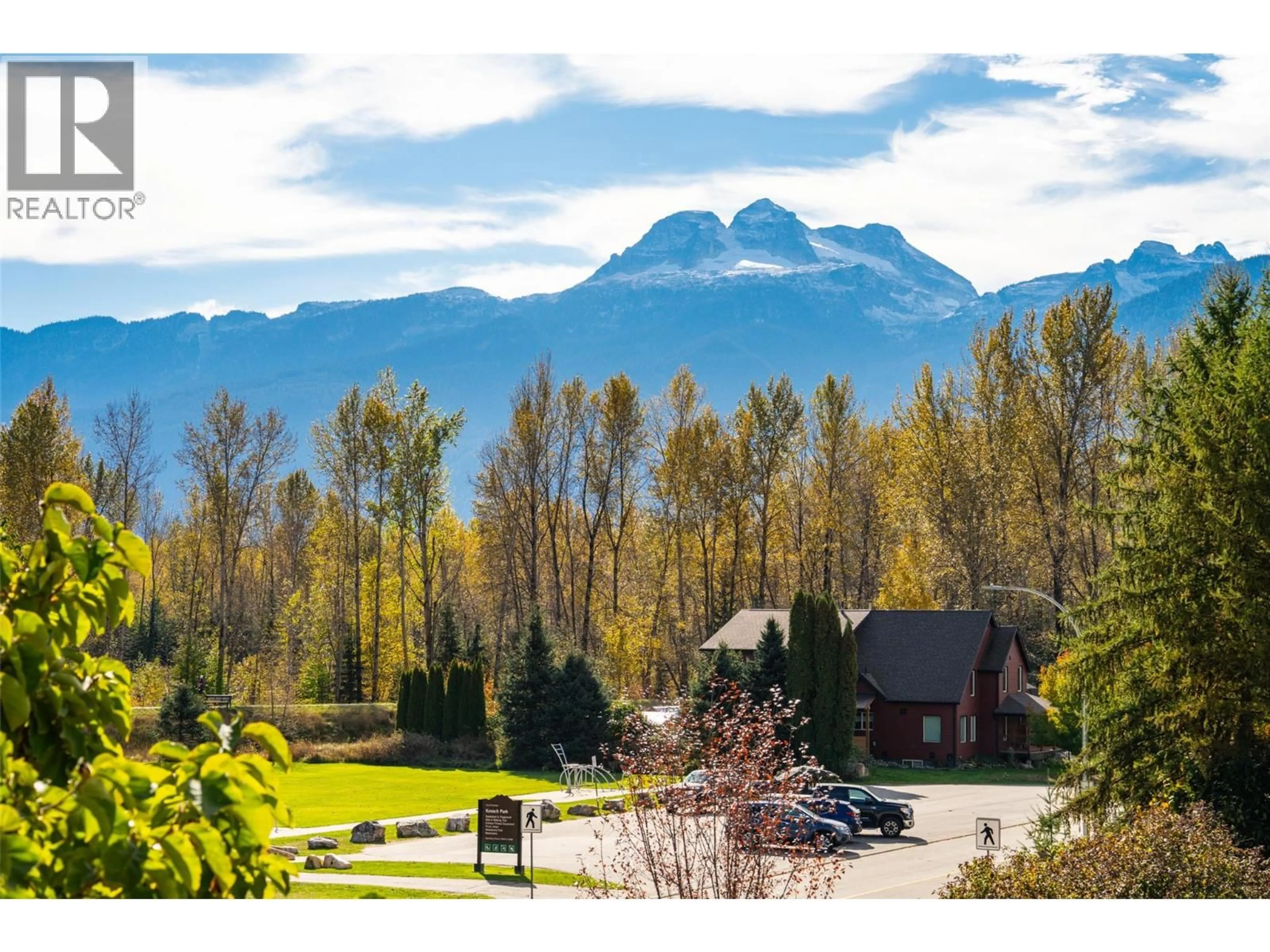 A pic from outside/outdoor area/front of a property/back of a property/a pic from drone, mountain view for 909 EDWARD STREET, Revelstoke British Columbia V0E2S0