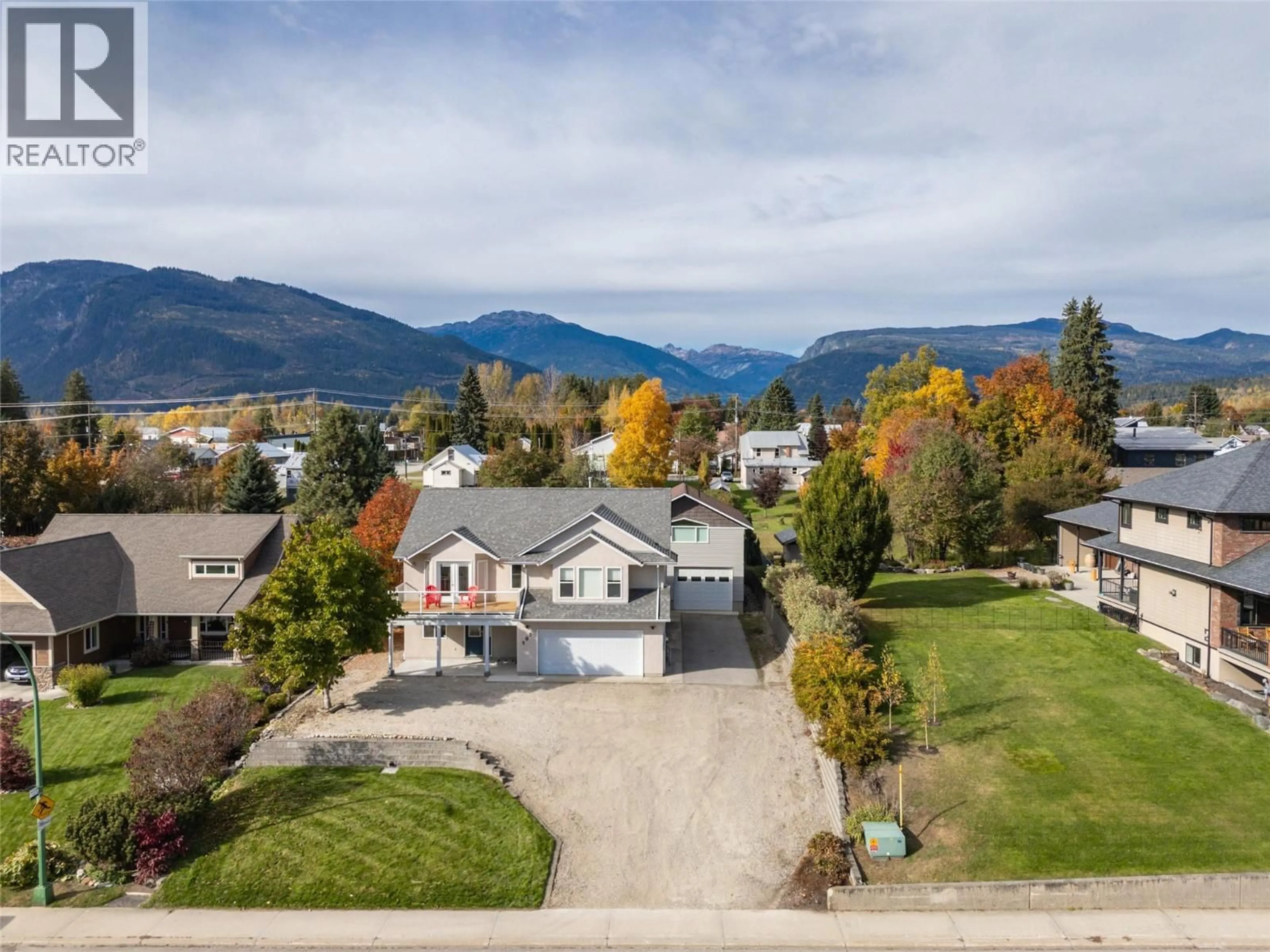 A pic from outside/outdoor area/front of a property/back of a property/a pic from drone, mountain view for 909 EDWARD STREET, Revelstoke British Columbia V0E2S0