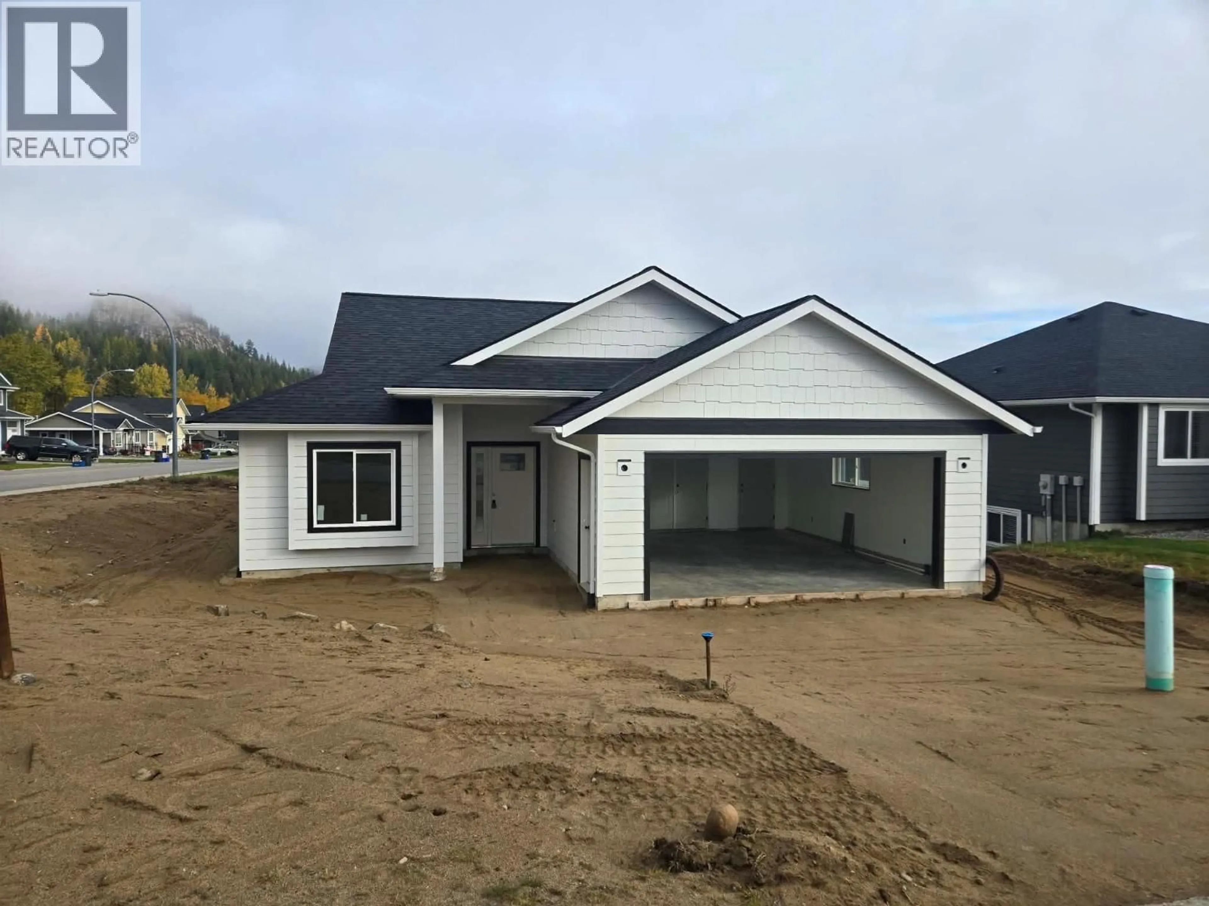 Home with vinyl exterior material, building for 1537 GRANDVIEW DRIVE, Castlegar British Columbia V1N4X7