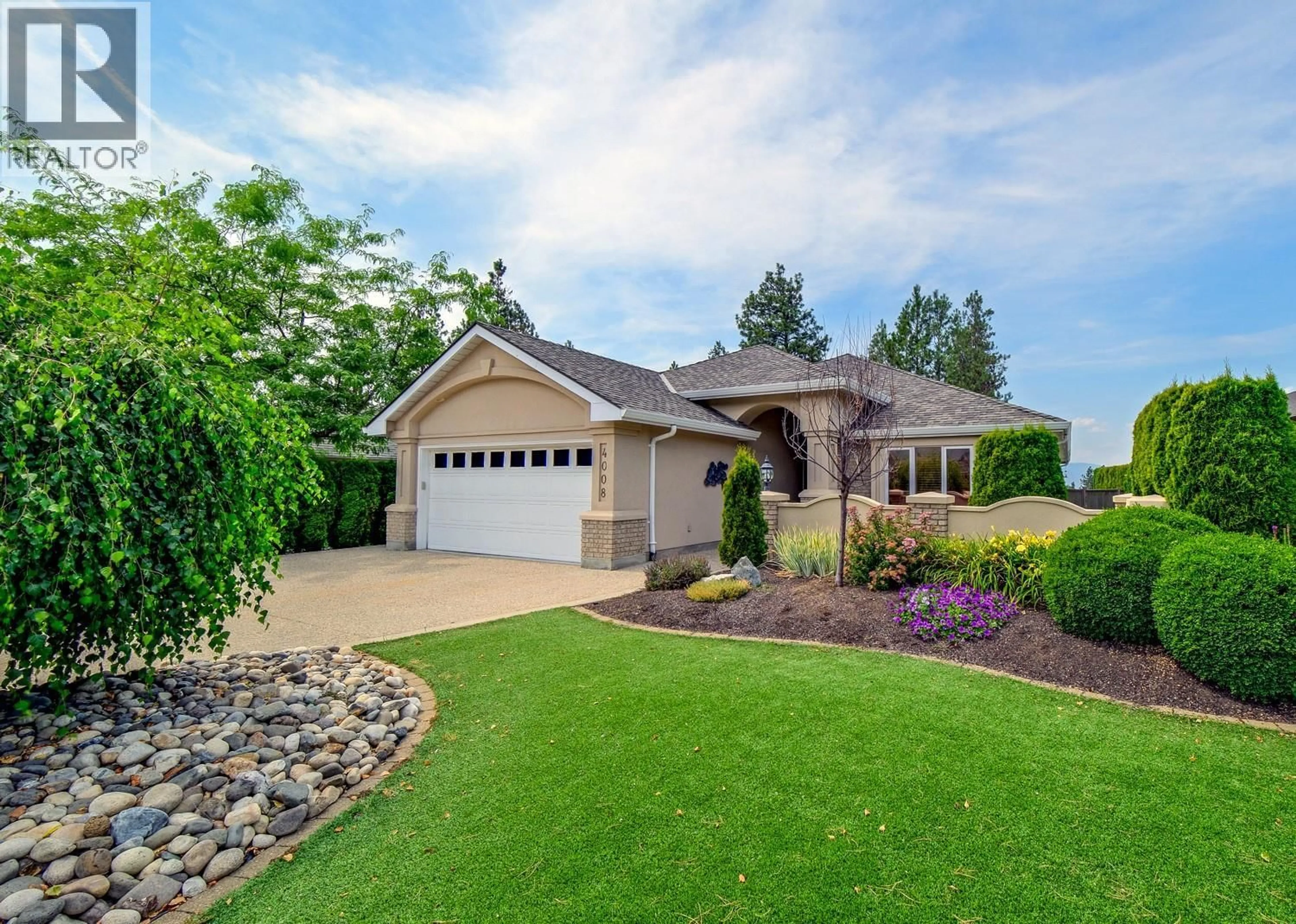 Home with vinyl exterior material, water/lake/river/ocean view for 4008 GALLAGHERS TERRACE, Kelowna British Columbia V1W3Z8