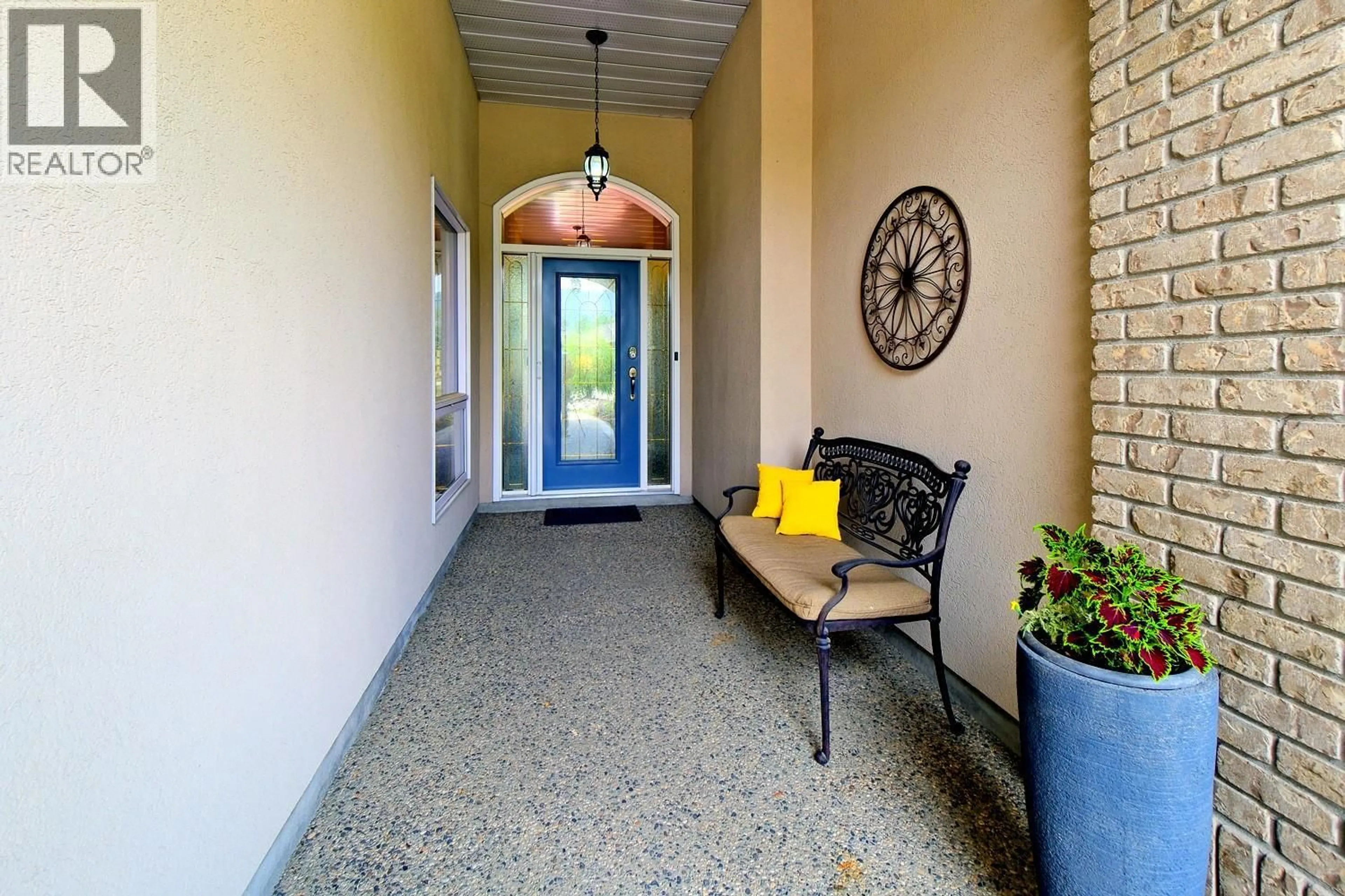 Indoor entryway for 4008 GALLAGHERS TERRACE, Kelowna British Columbia V1W3Z8