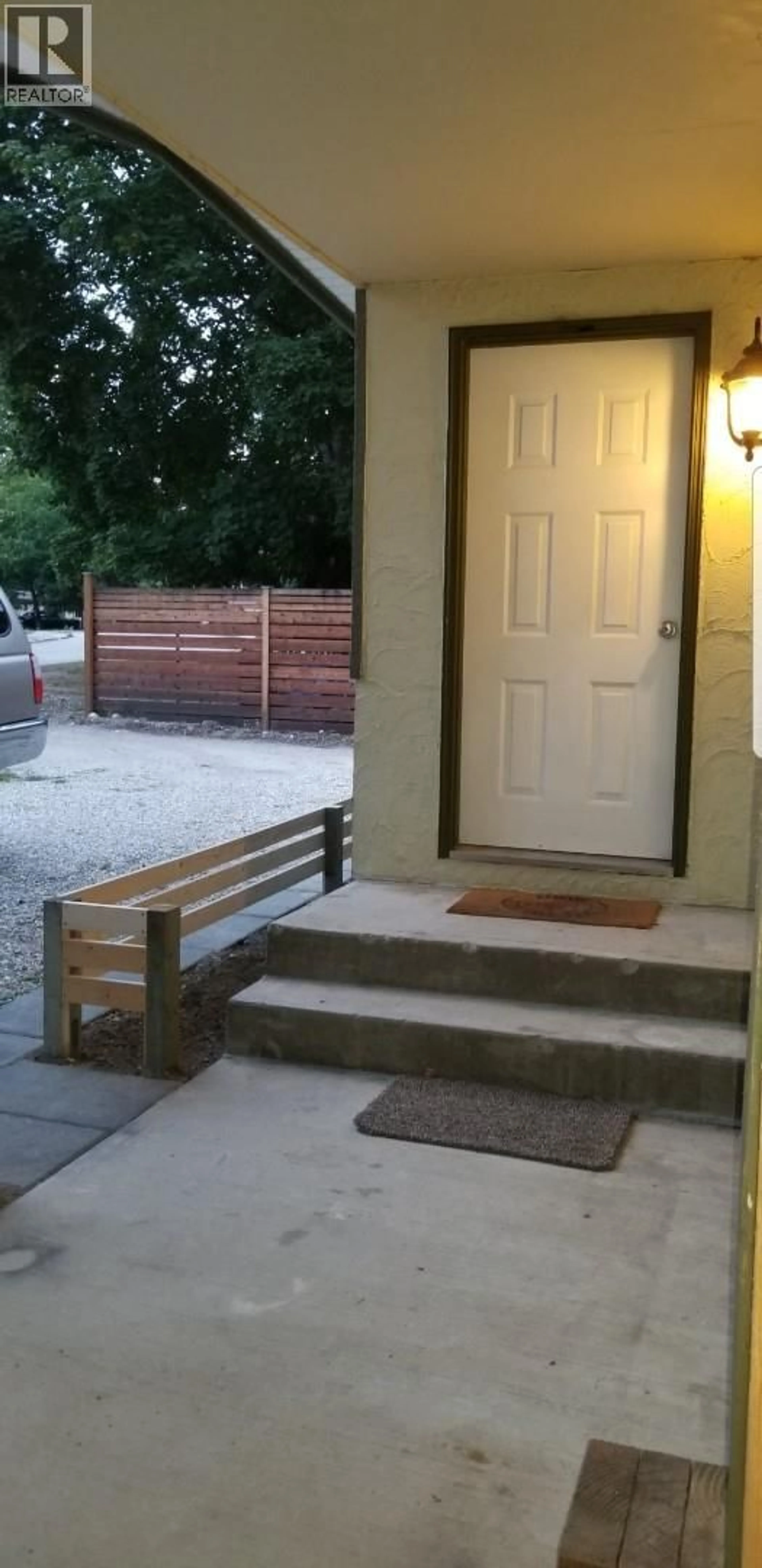 Patio, street for 914 COLUMBIA CRESCENT, Nakusp British Columbia V0G1R0