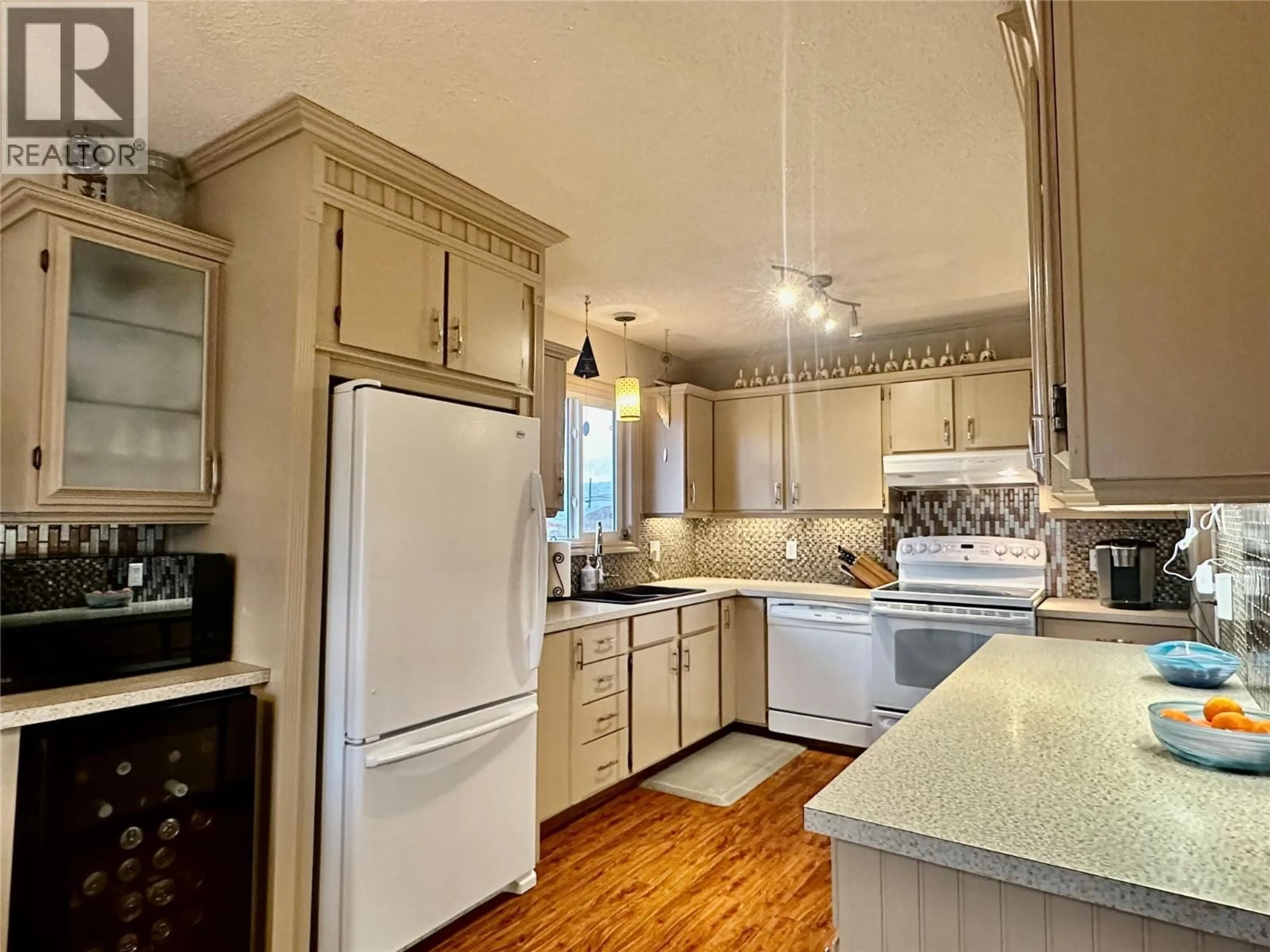Open concept kitchen, unknown for 971 DIVIDEND COURT, Oliver British Columbia V0H1T6