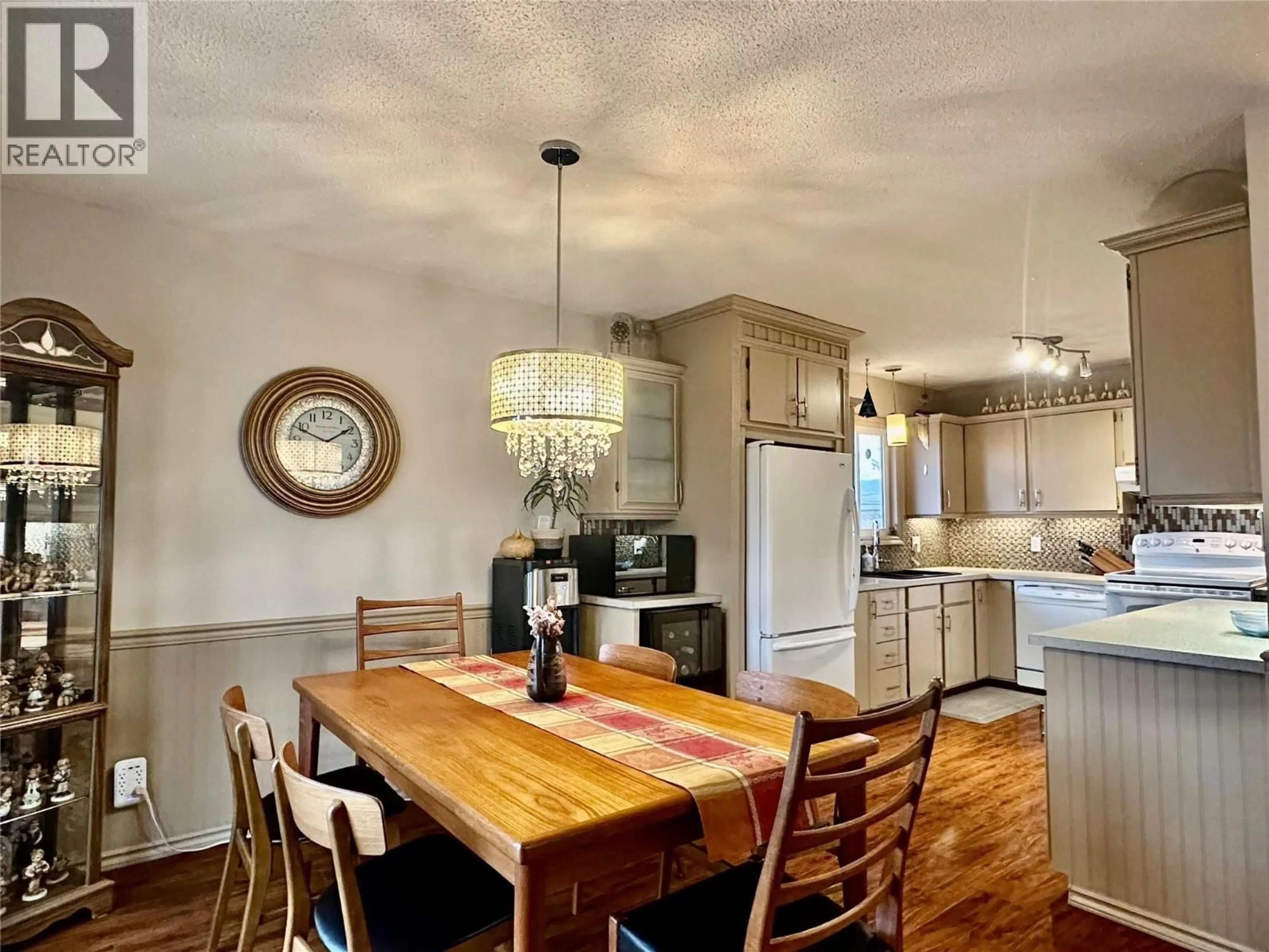 Open concept kitchen, wood/laminate floor for 971 DIVIDEND COURT, Oliver British Columbia V0H1T6