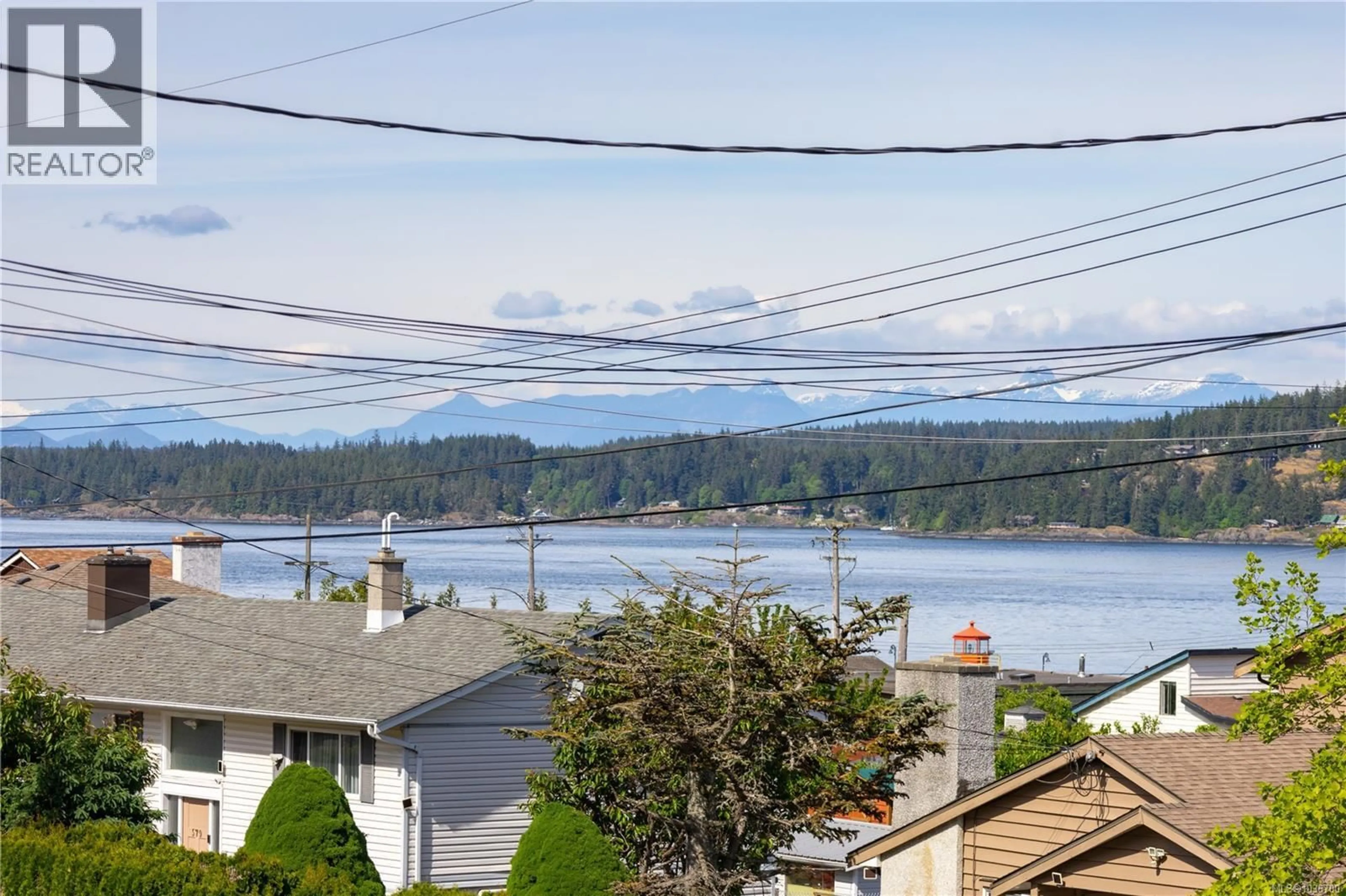 Patio, water/lake/river/ocean view for 566 THULIN STREET, Campbell River British Columbia V9W2L1