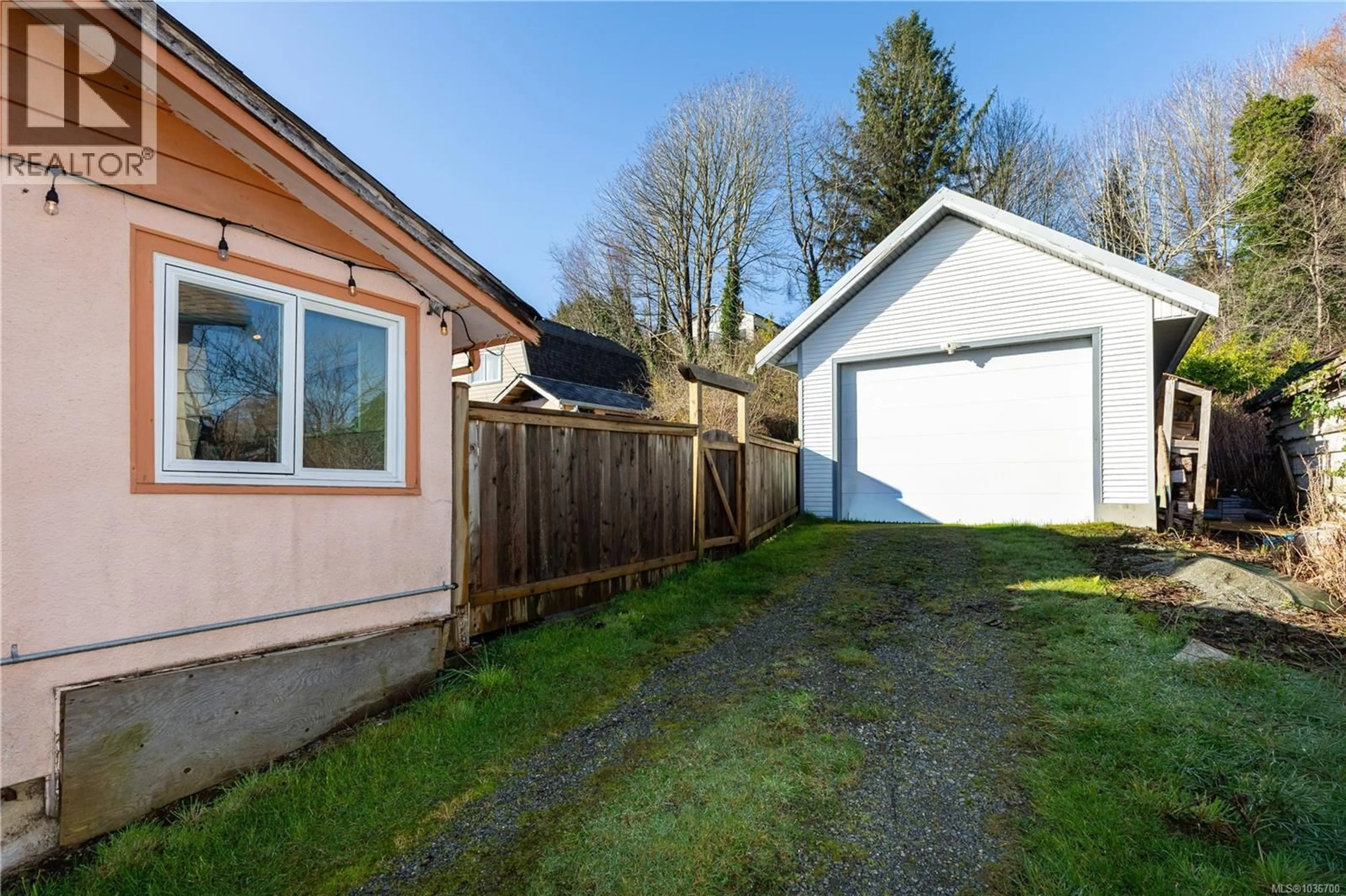 A pic from outside/outdoor area/front of a property/back of a property/a pic from drone, street for 566 THULIN STREET, Campbell River British Columbia V9W2L1