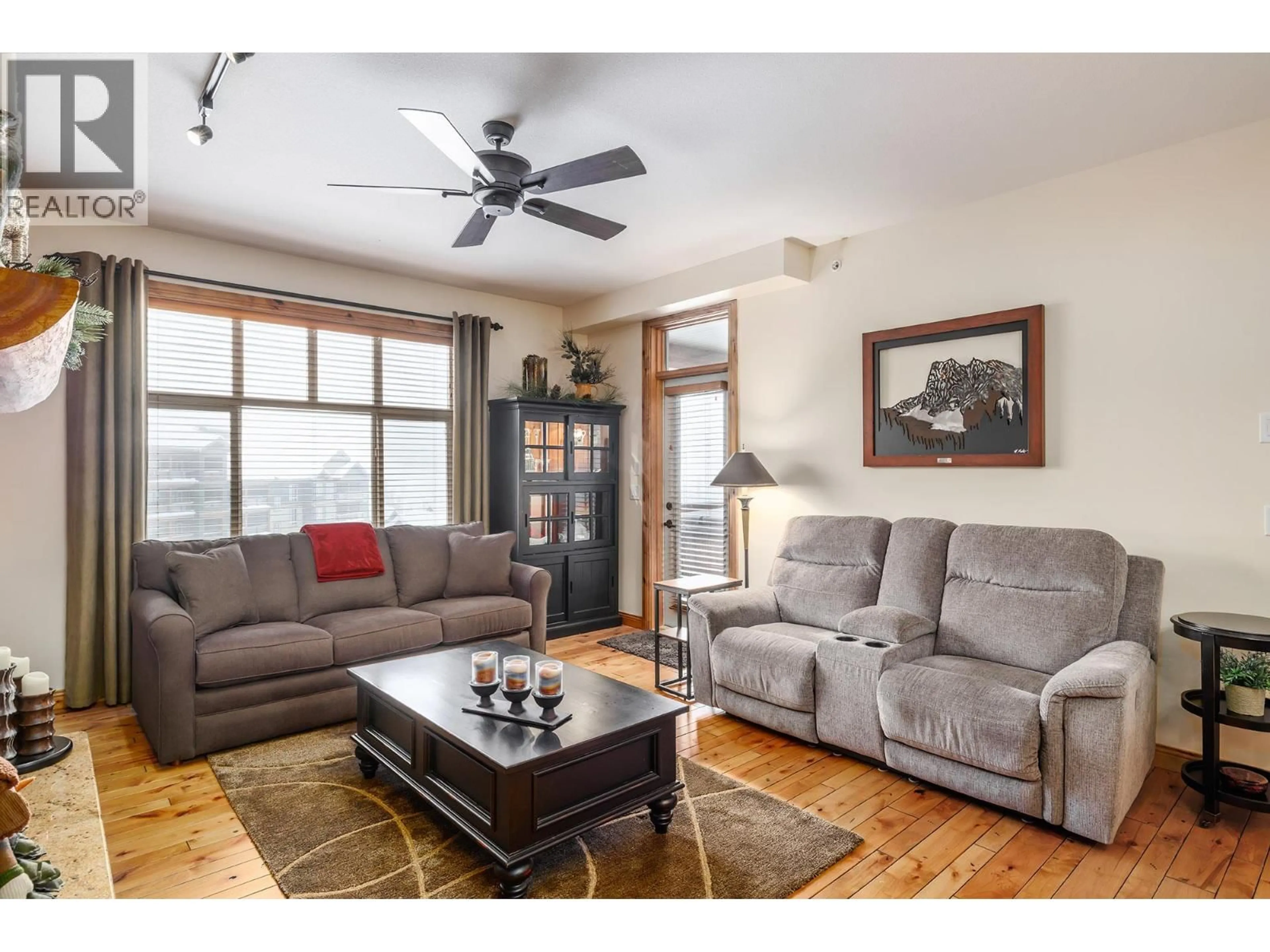 Living room with furniture, wood/laminate floor for 4-602 - 7700 PORCUPINE ROAD, Big White British Columbia V1P1P3