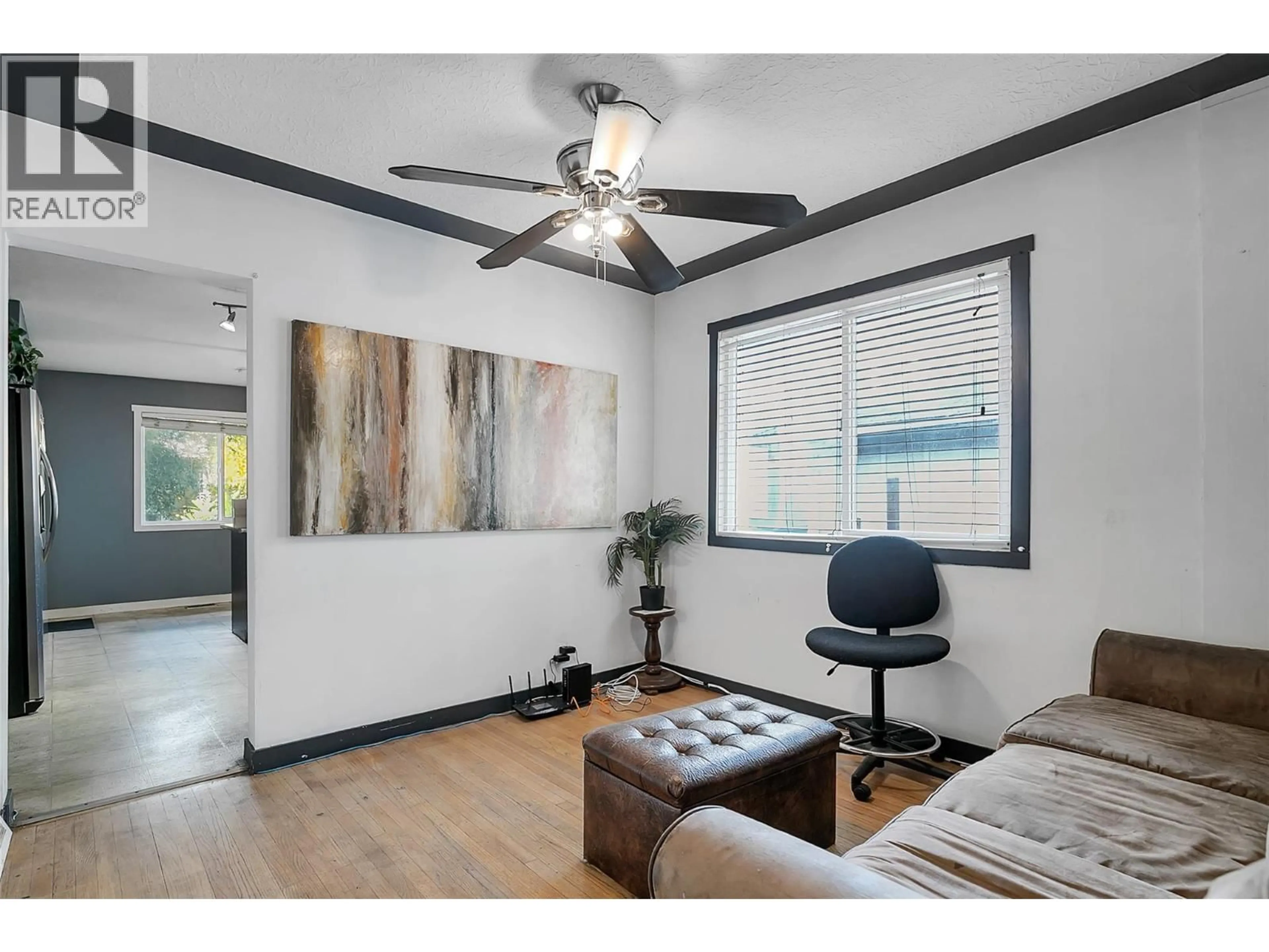 Living room with furniture, wood/laminate floor for 1331 BELAIRE AVENUE, Kelowna British Columbia V1Y6B8