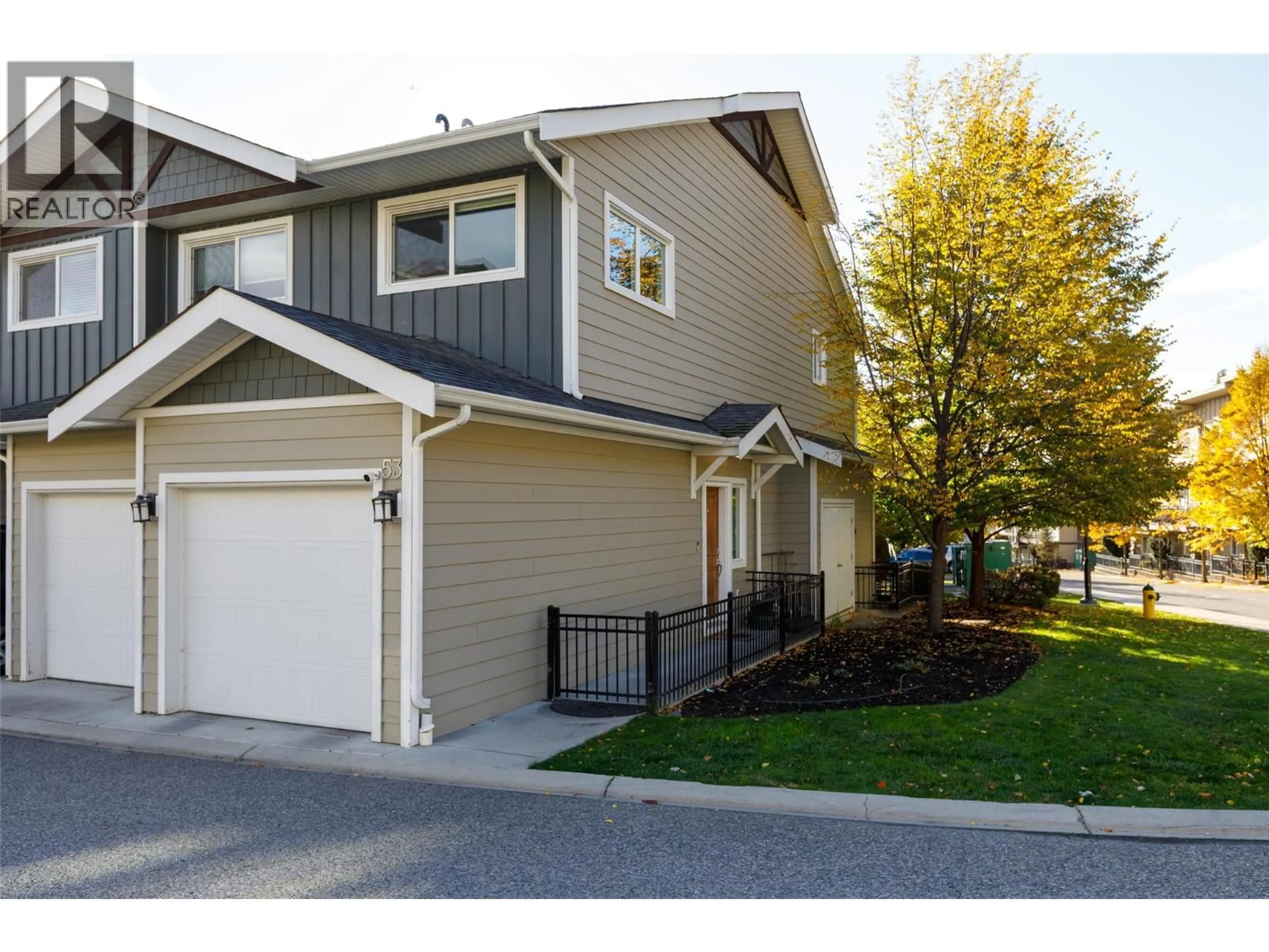 Home with vinyl exterior material, street for 53 - 600 BOYNTON PLACE, Kelowna British Columbia V1V1A6
