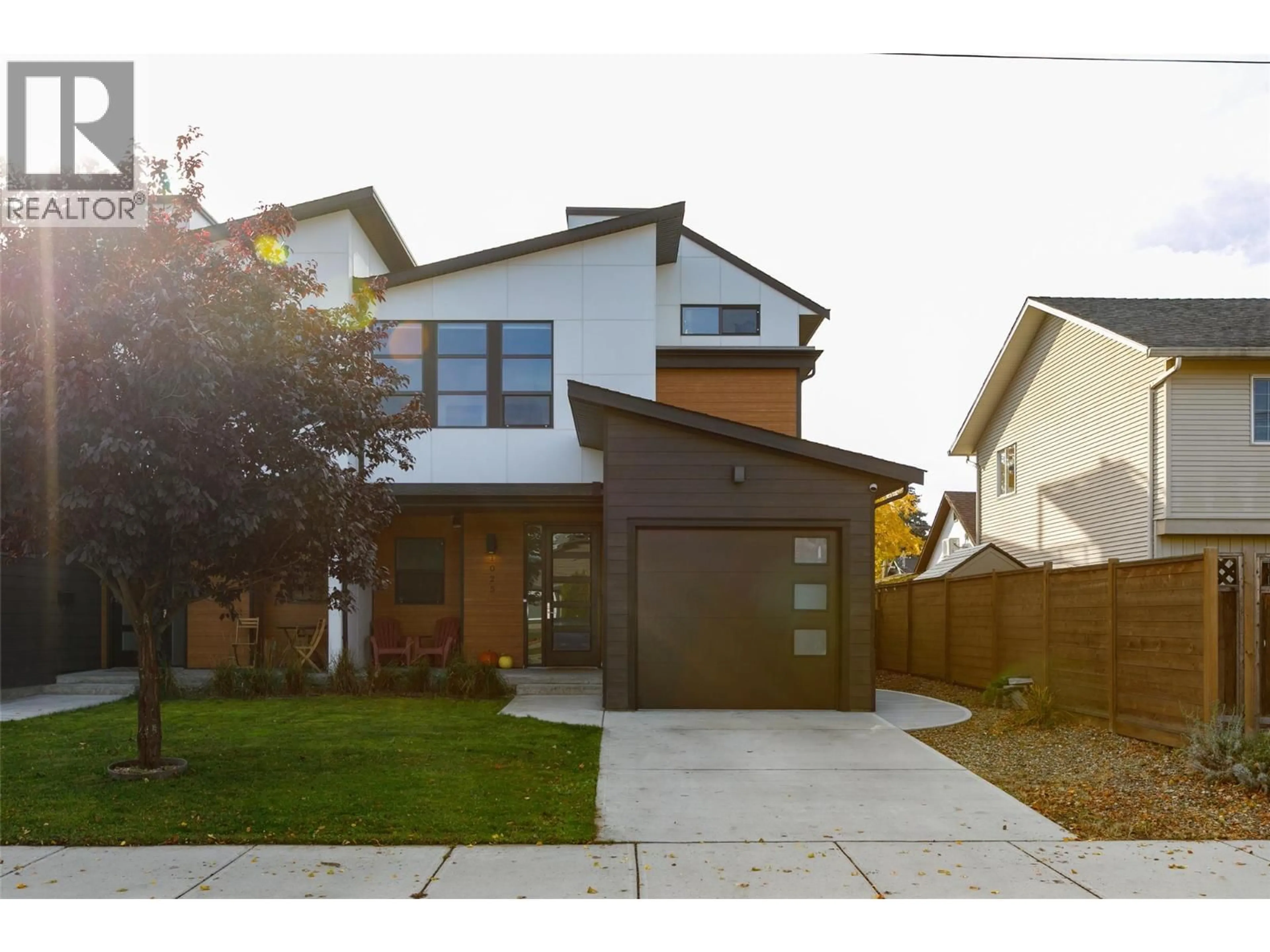 Home with brick exterior material, street for 1025 CAWSTON AVENUE, Kelowna British Columbia V1Y9X2