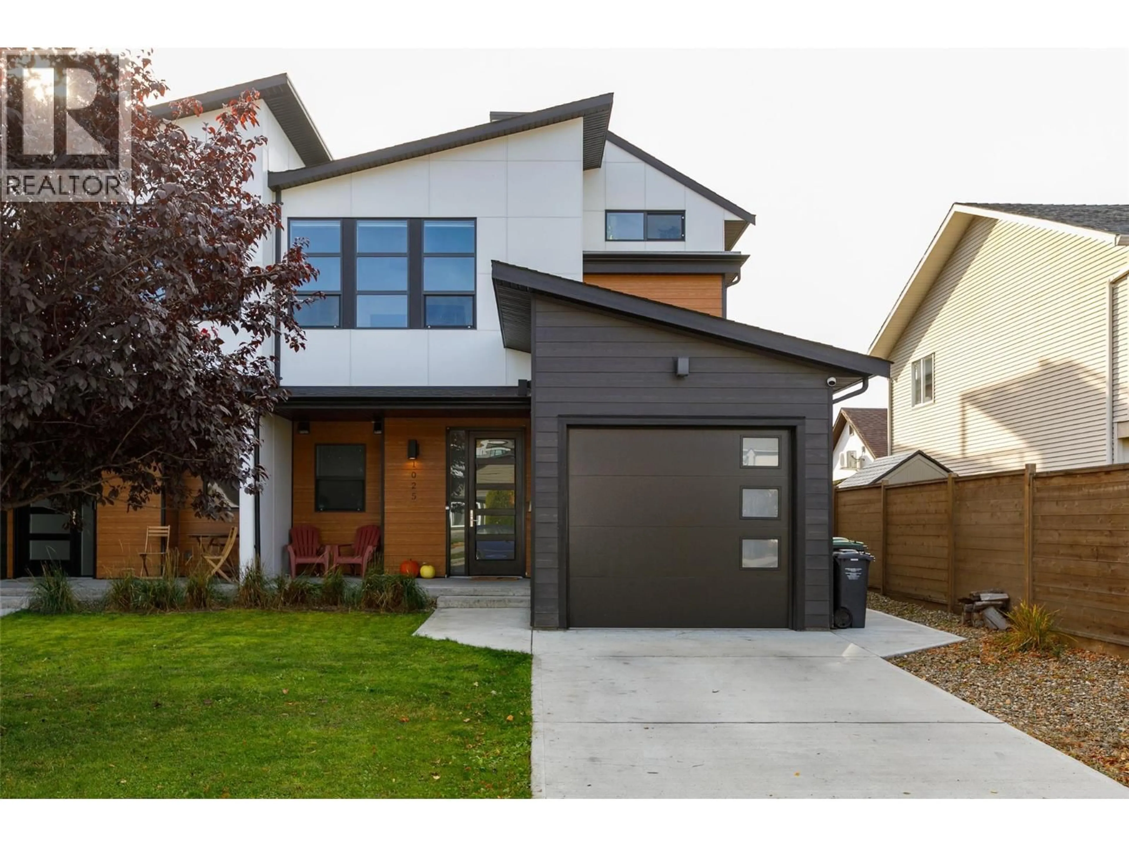 Home with brick exterior material, street for 1025 CAWSTON AVENUE, Kelowna British Columbia V1Y9X2