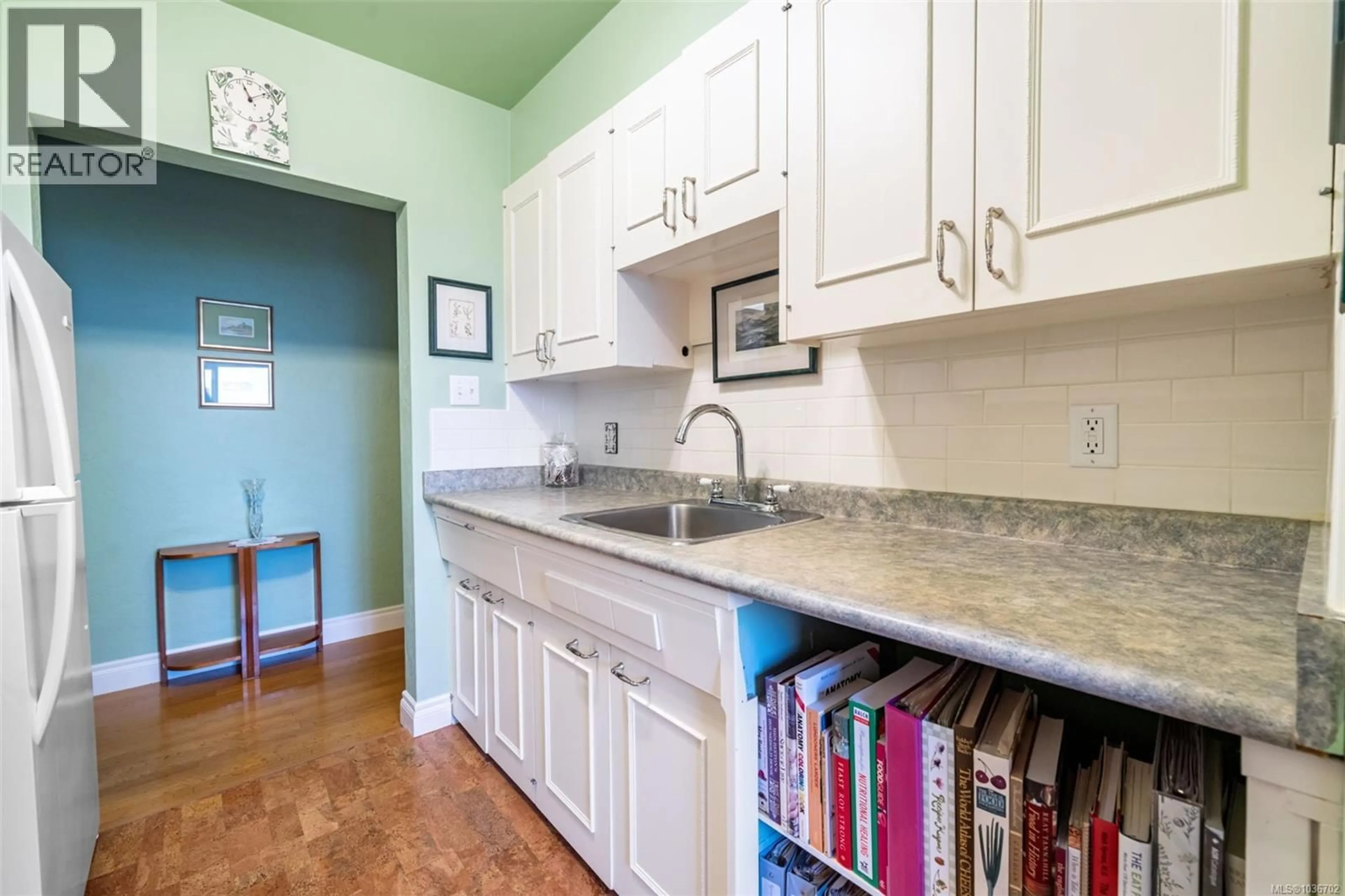 Standard kitchen, ceramic/tile floor for 305 - 1270 BEACH DRIVE, Oak Bay British Columbia V8S2N3