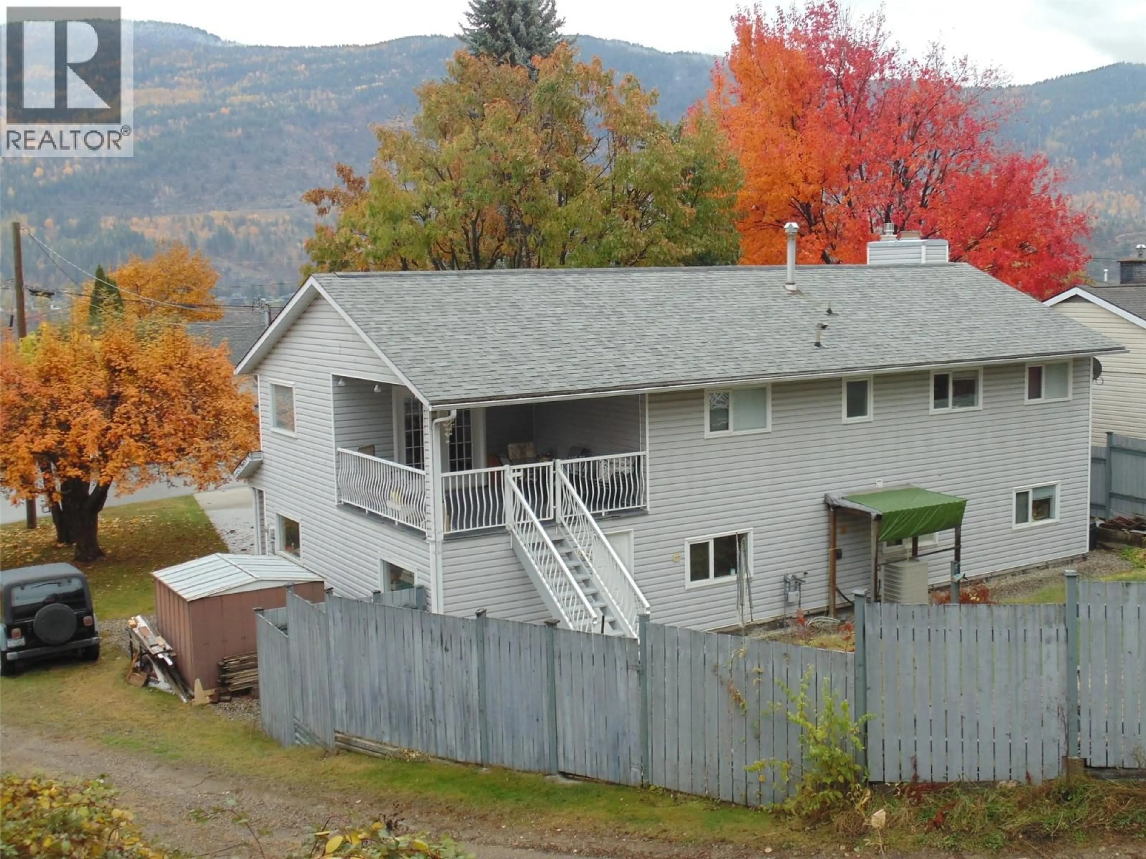 A pic from outside/outdoor area/front of a property/back of a property/a pic from drone, mountain view for 3304 8TH AVENUE, Castlegar British Columbia V1N2Y4