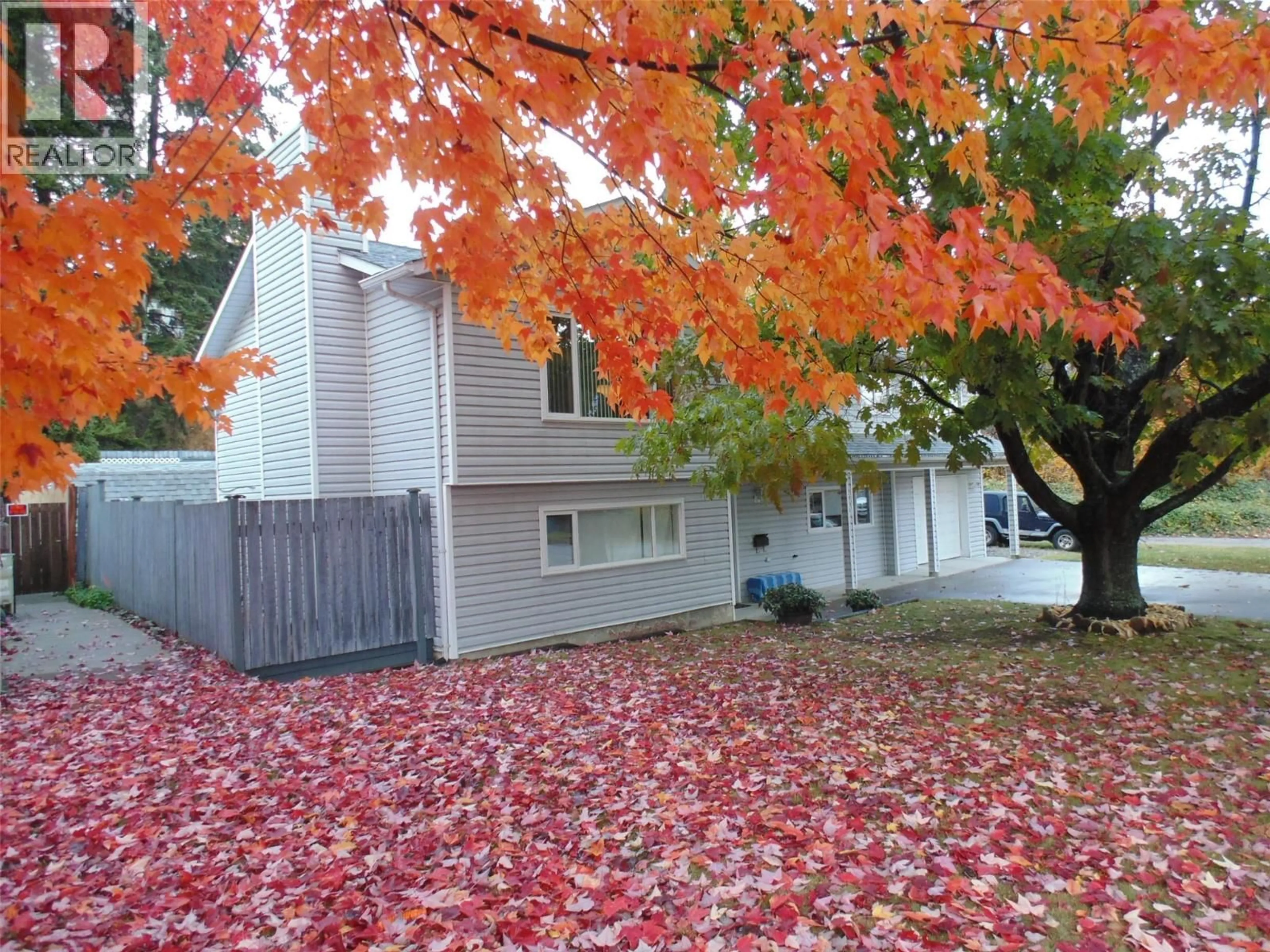 Home with vinyl exterior material, street for 3304 8TH AVENUE, Castlegar British Columbia V1N2Y4