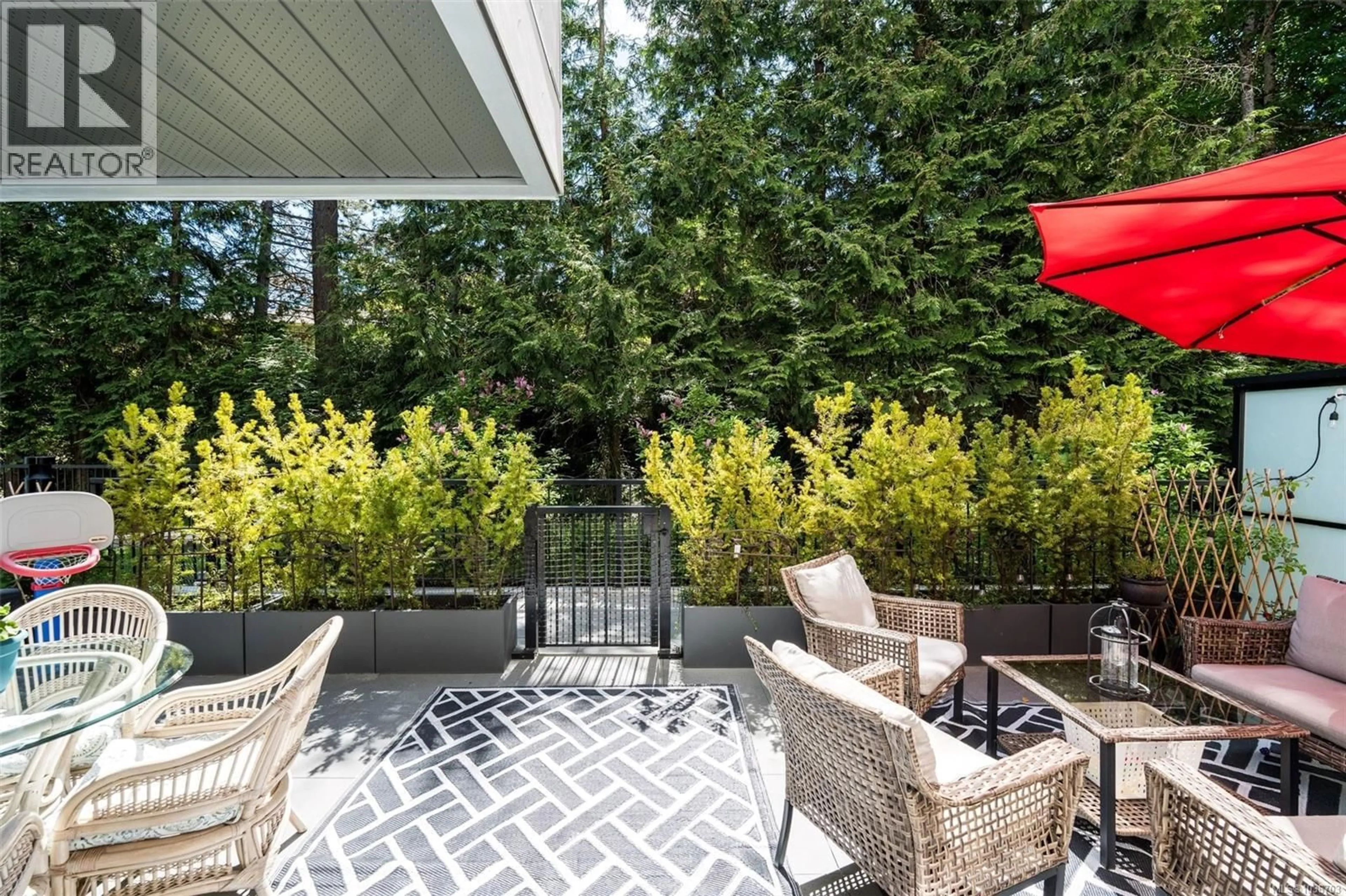 Patio, street for 201 - 1450 GLENTANA ROAD, View Royal British Columbia V9A2P8