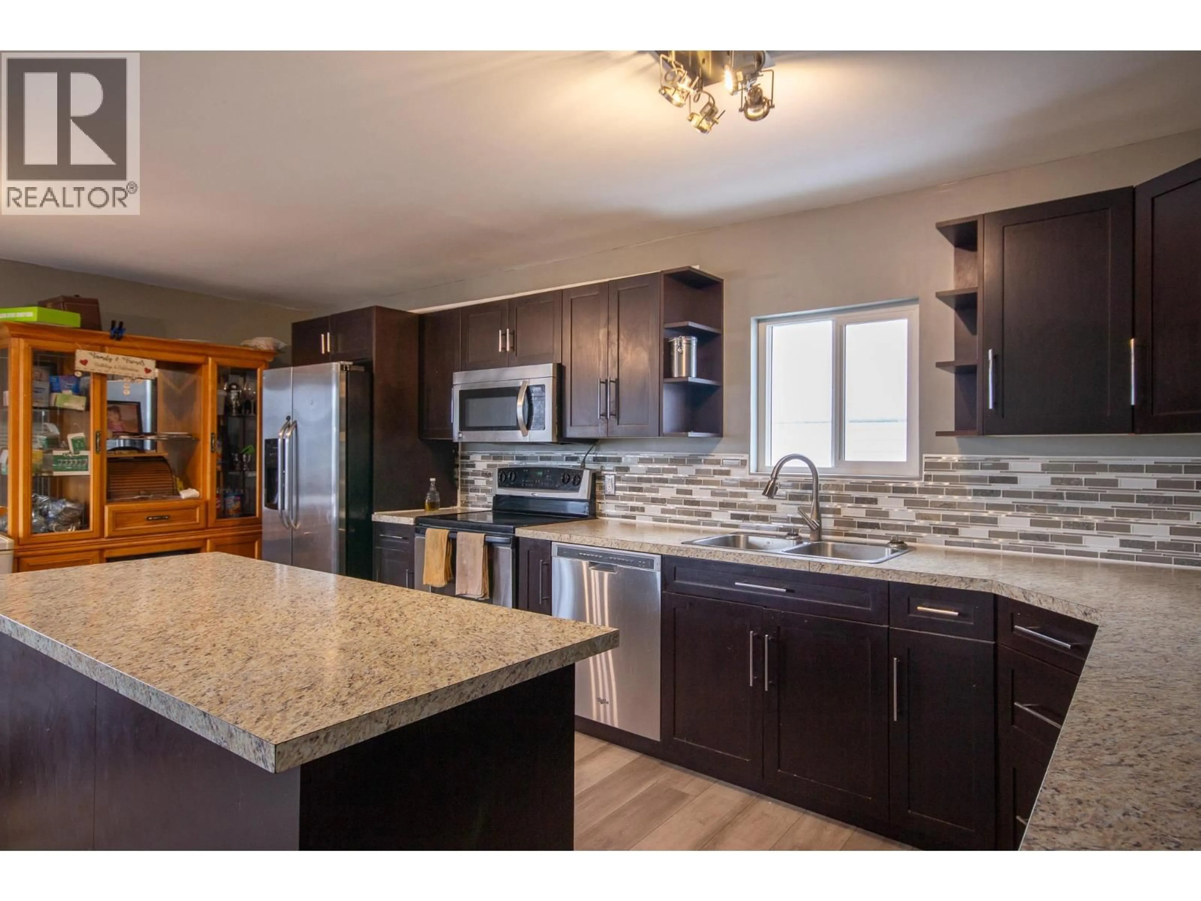 Open concept kitchen, unknown for 1604 108 AVENUE, Dawson Creek British Columbia V1G2T6