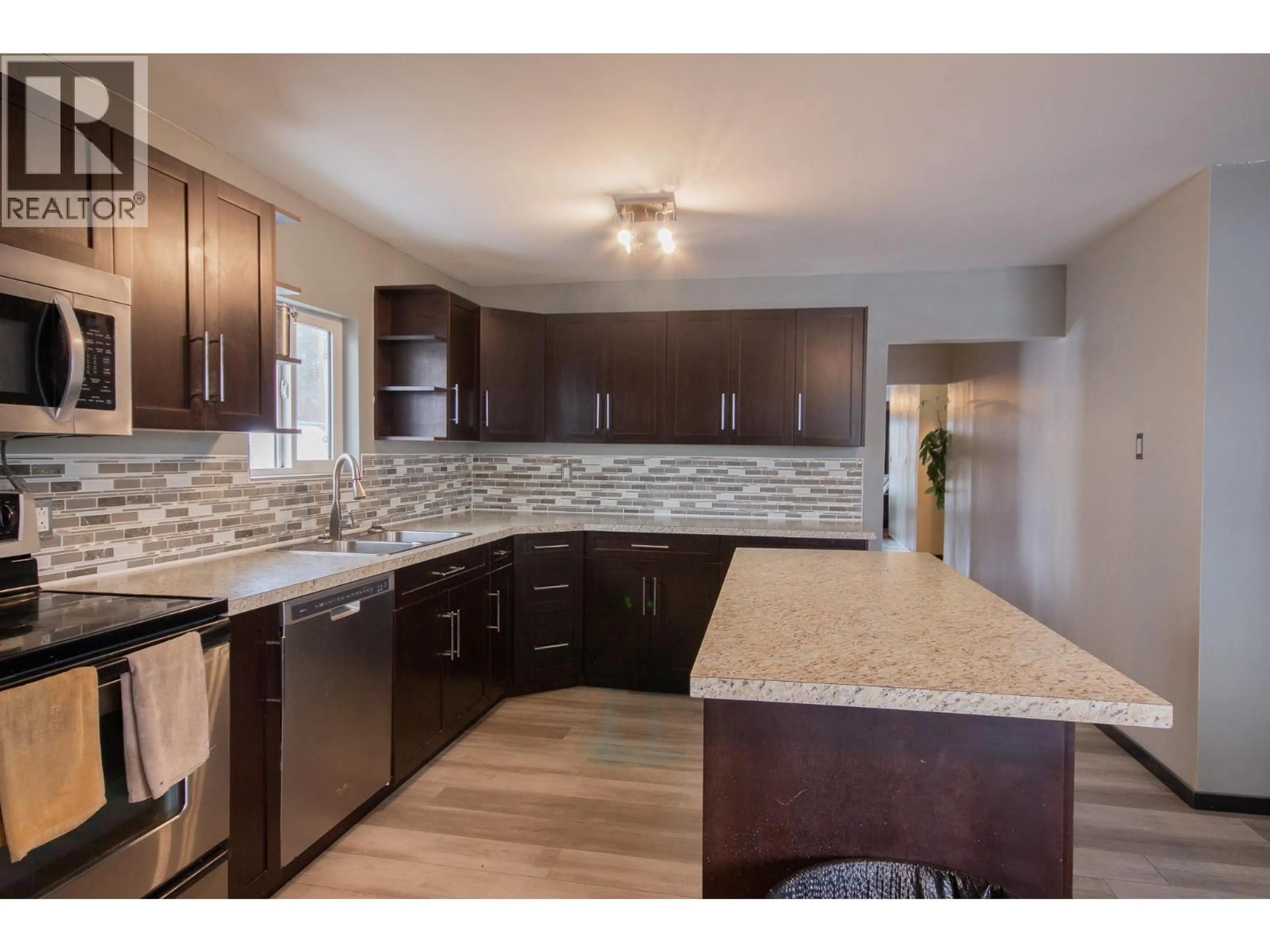 Open concept kitchen, unknown for 1604 108 AVENUE, Dawson Creek British Columbia V1G2T6