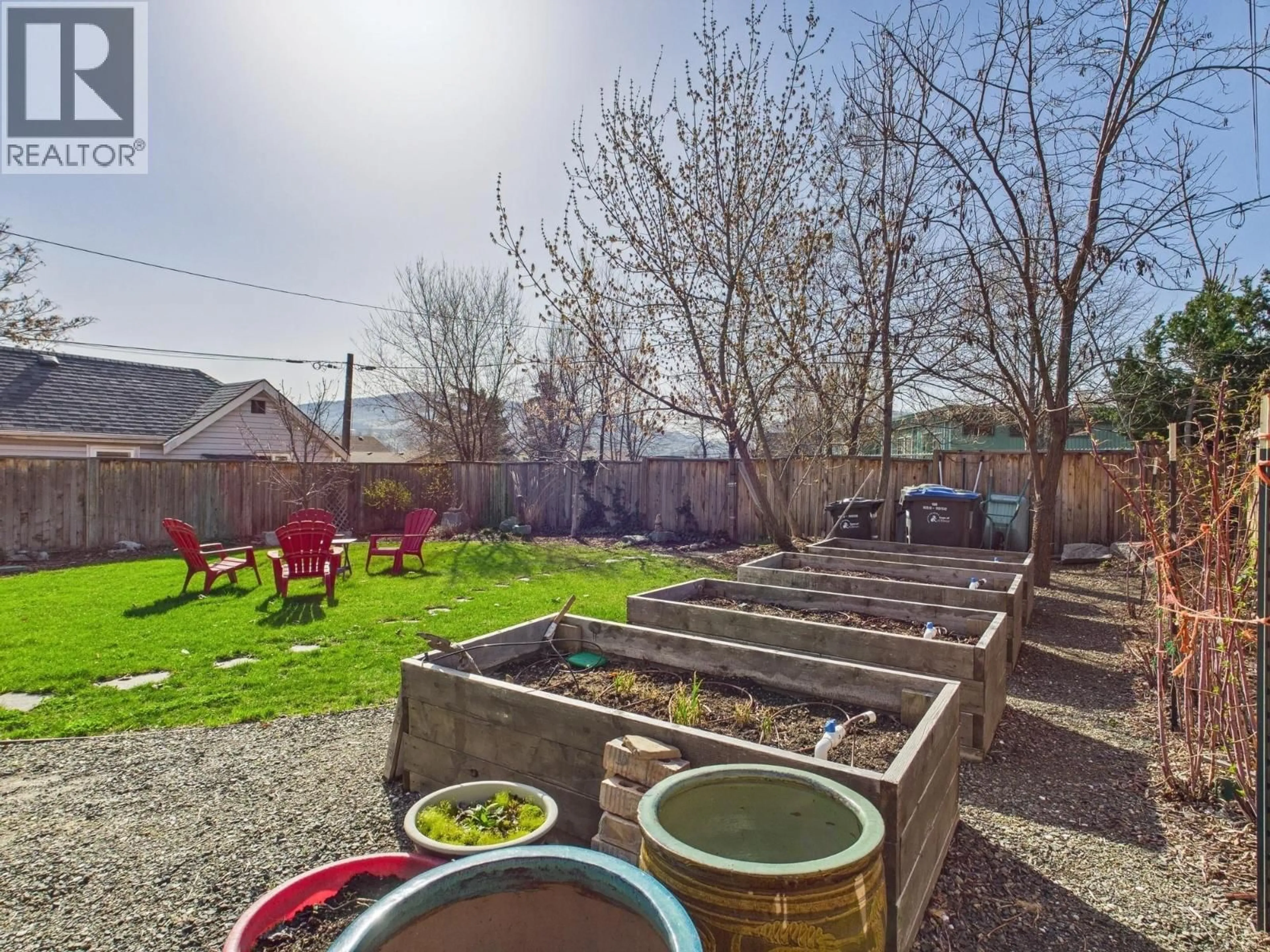 Patio, street for 555 SCHOOL AVENUE, Oliver British Columbia V0H1T0