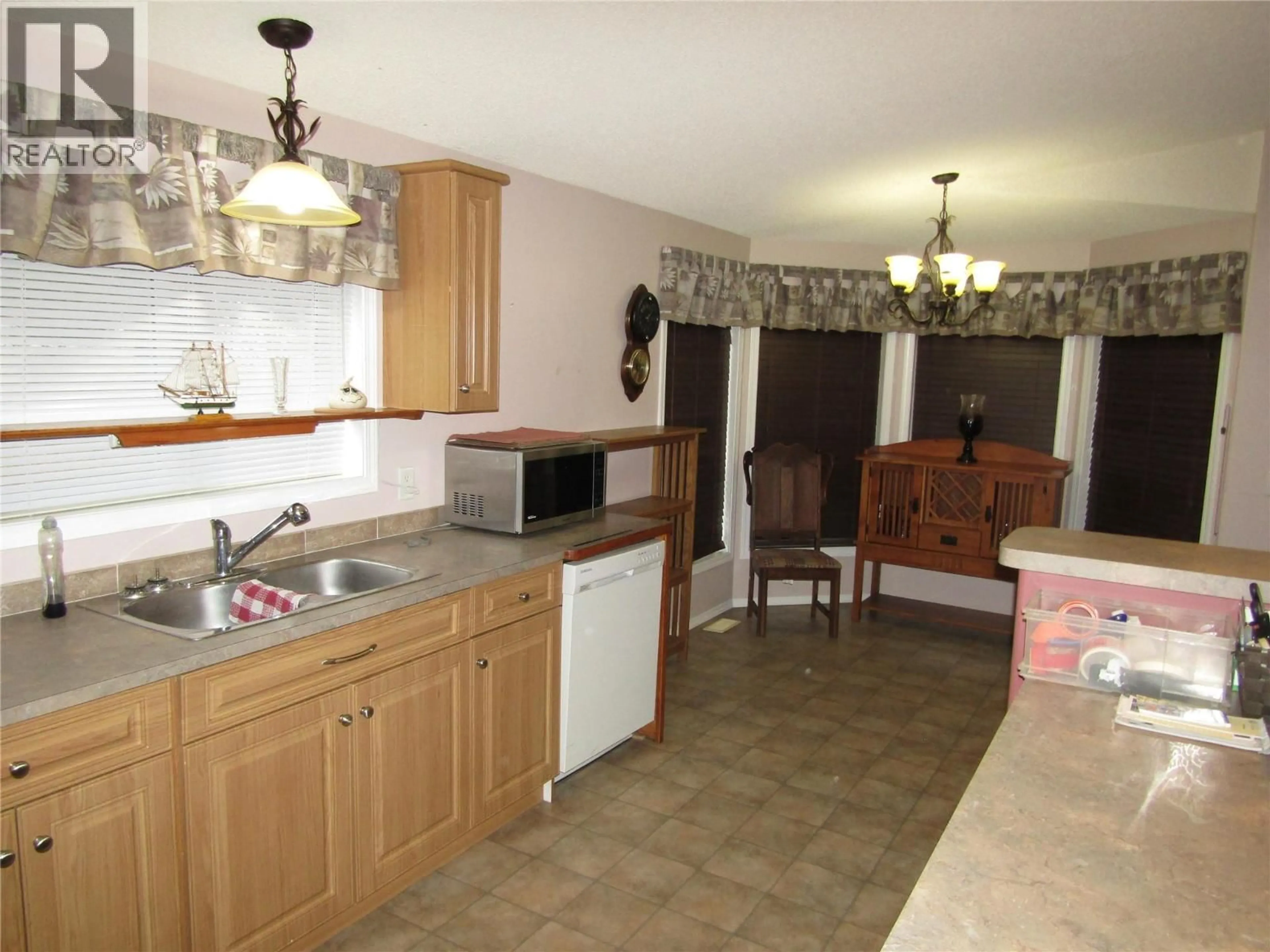 Standard kitchen, ceramic/tile floor for 570 NICKEL LANE, Greenwood British Columbia V0H1J0