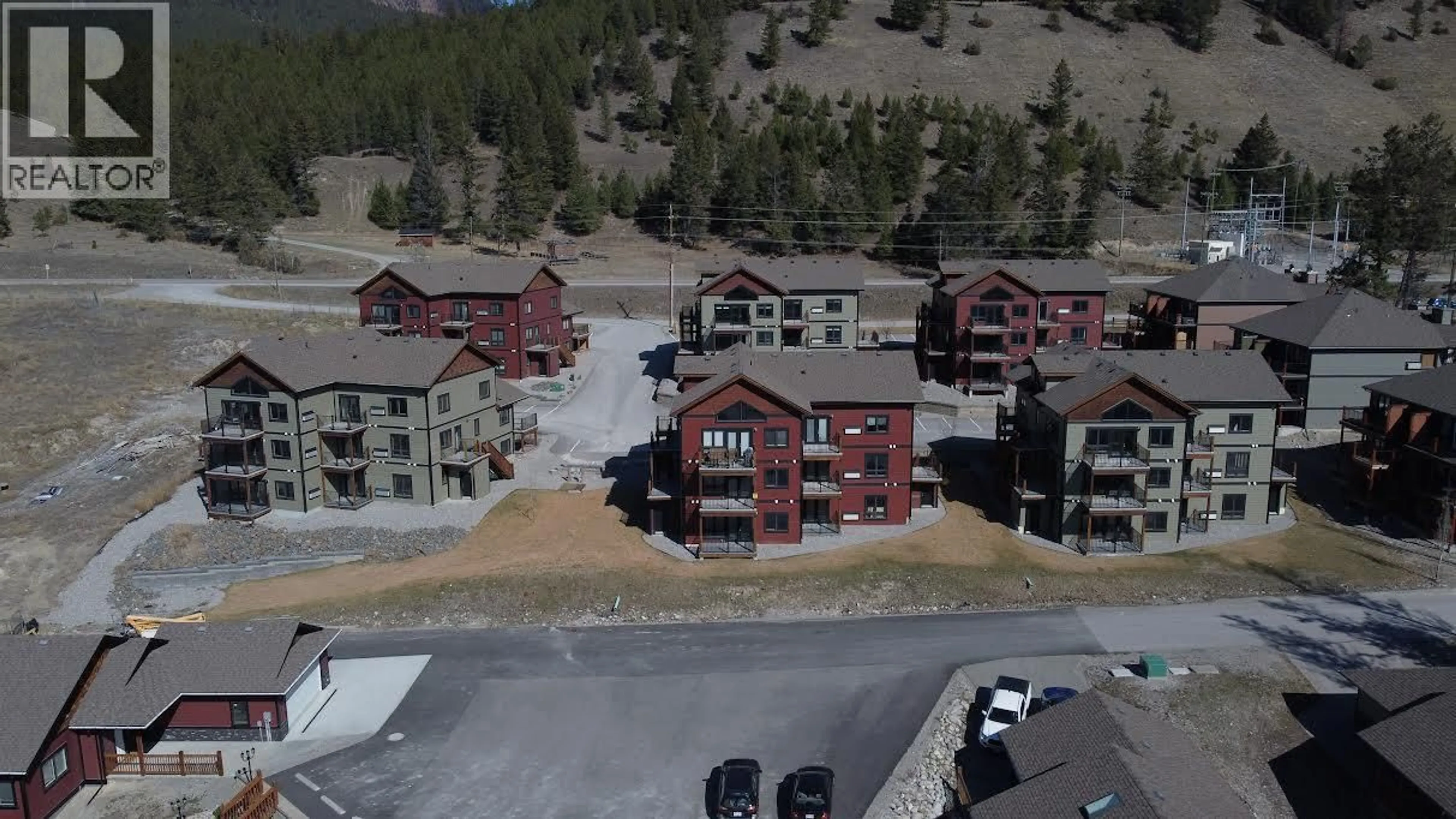 A pic from outside/outdoor area/front of a property/back of a property/a pic from drone, mountain view for 404 - 7291 PROSPECTOR AVENUE, Radium Hot Springs British Columbia V0A1M0