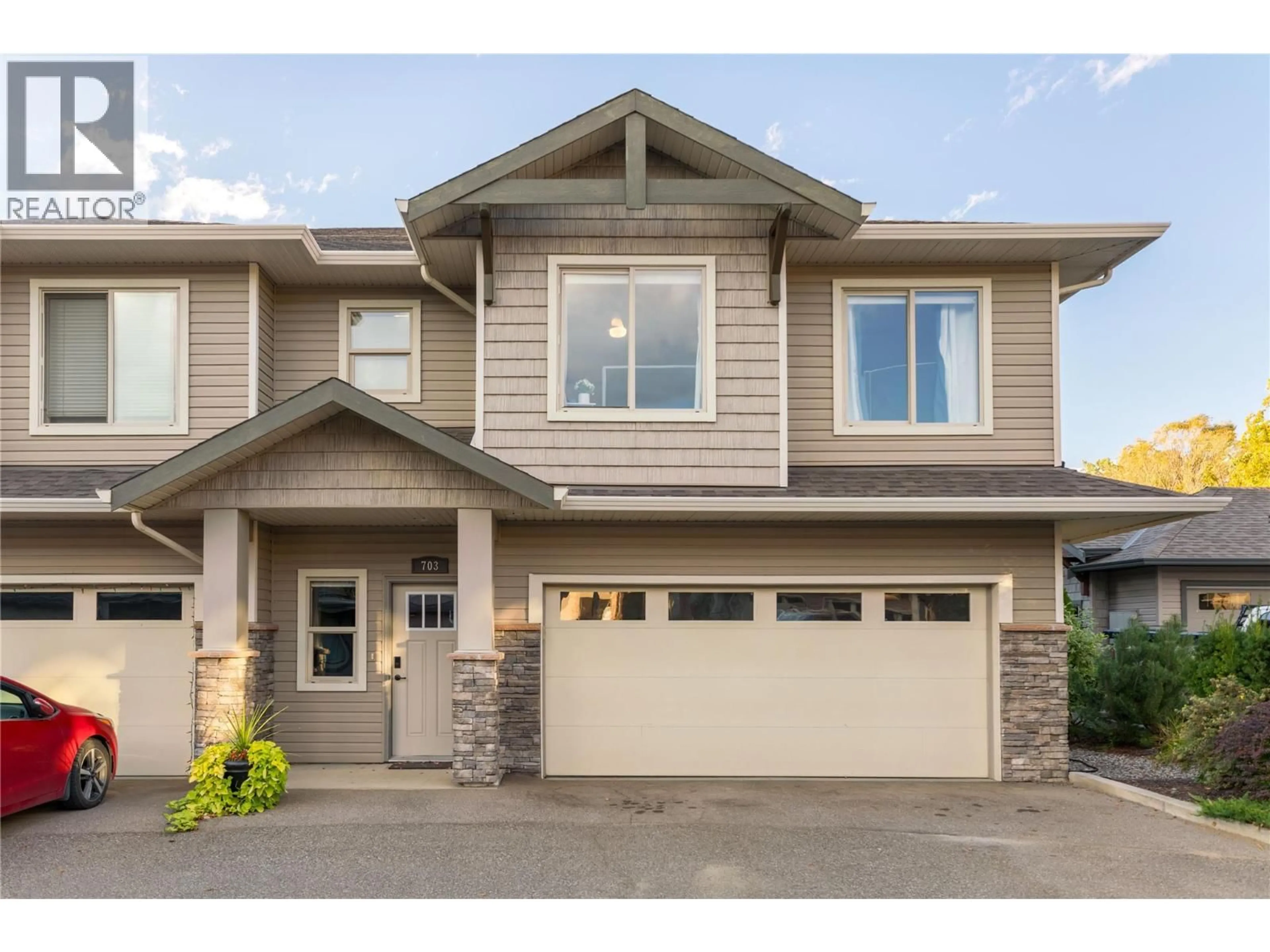 Home with vinyl exterior material, street for 703 - 3350 WOODSDALE ROAD, Lake Country British Columbia V4V2R7