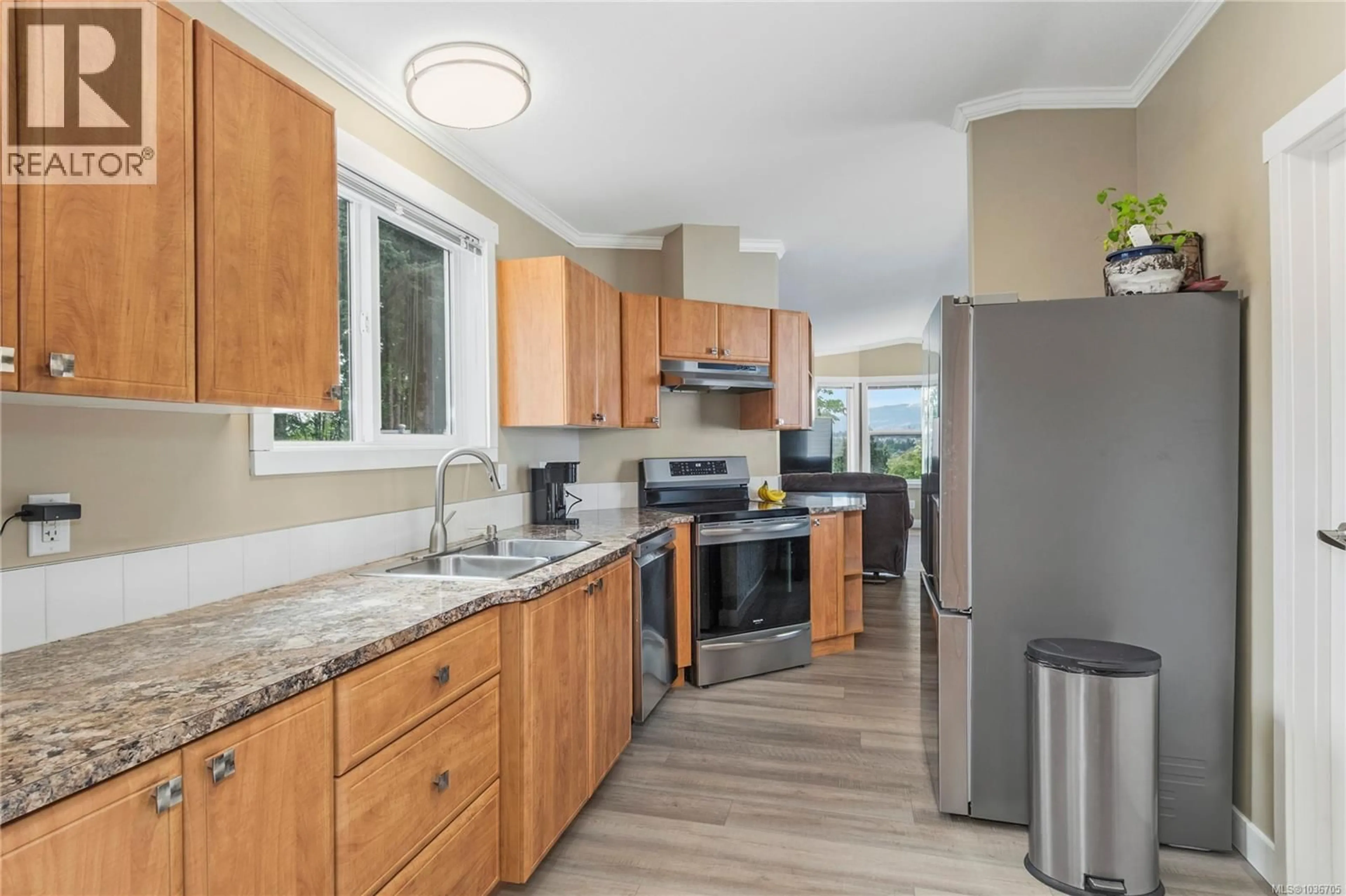 Standard kitchen, ceramic/tile floor for 169 - 1160 SHELLBOURNE BOULEVARD, Campbell River British Columbia V9W5G5