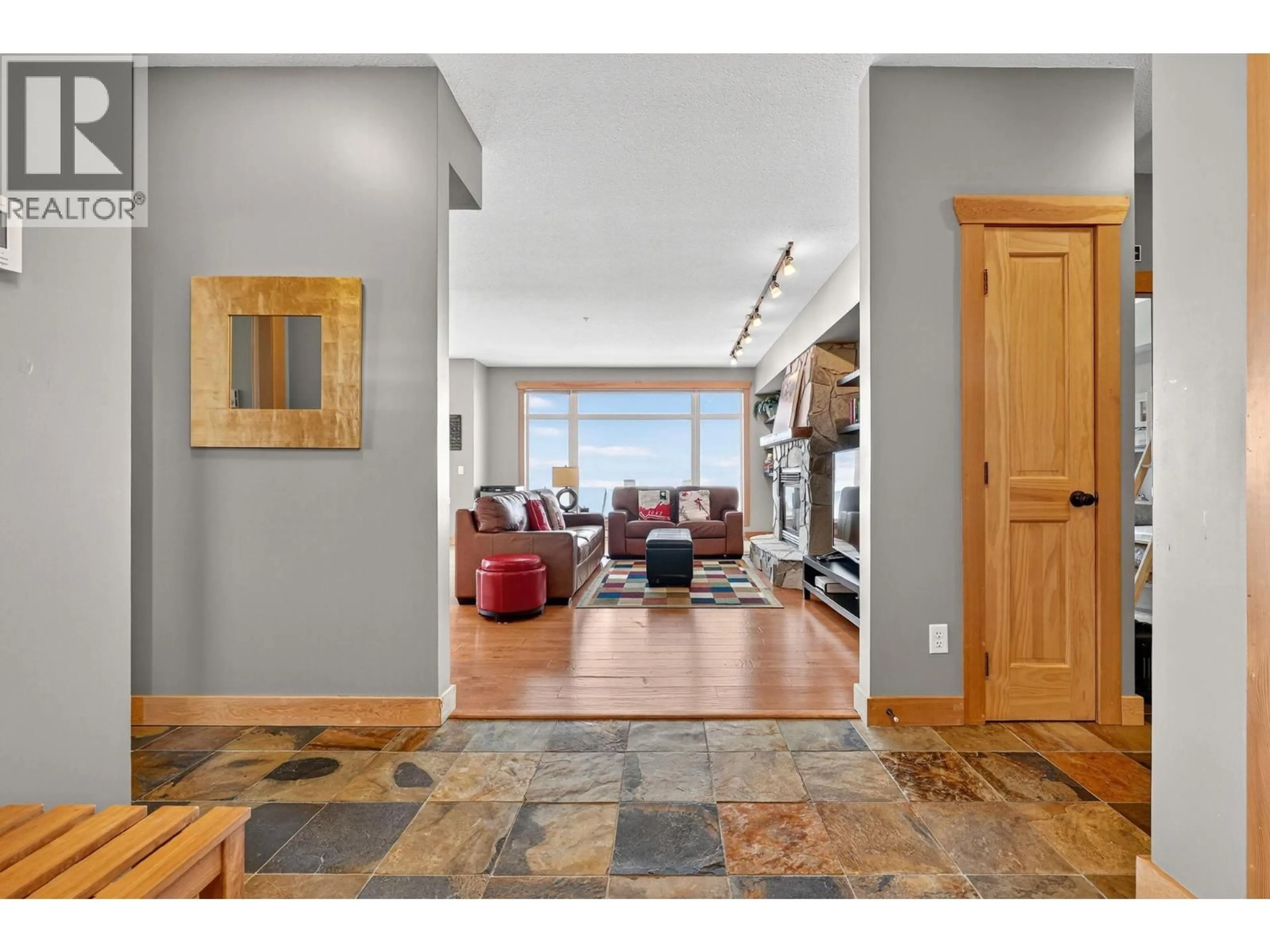 Indoor entryway for 203 - 315 WHITEHORSE LANE, Big White British Columbia V1P1P3