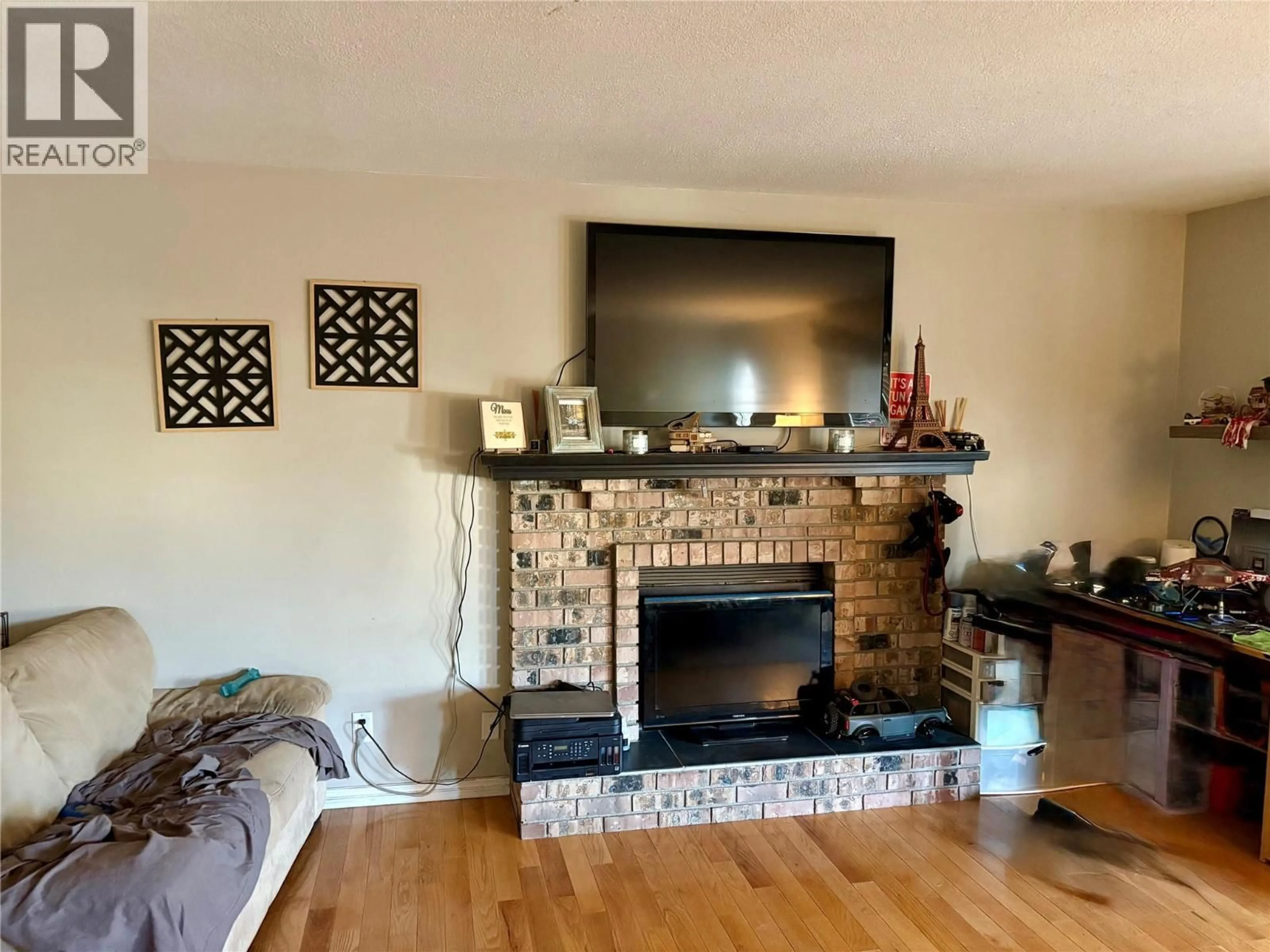 Living room with furniture, wood/laminate floor for 5620 ALLENBY CRESCENT, Vernon British Columbia V1T8P8