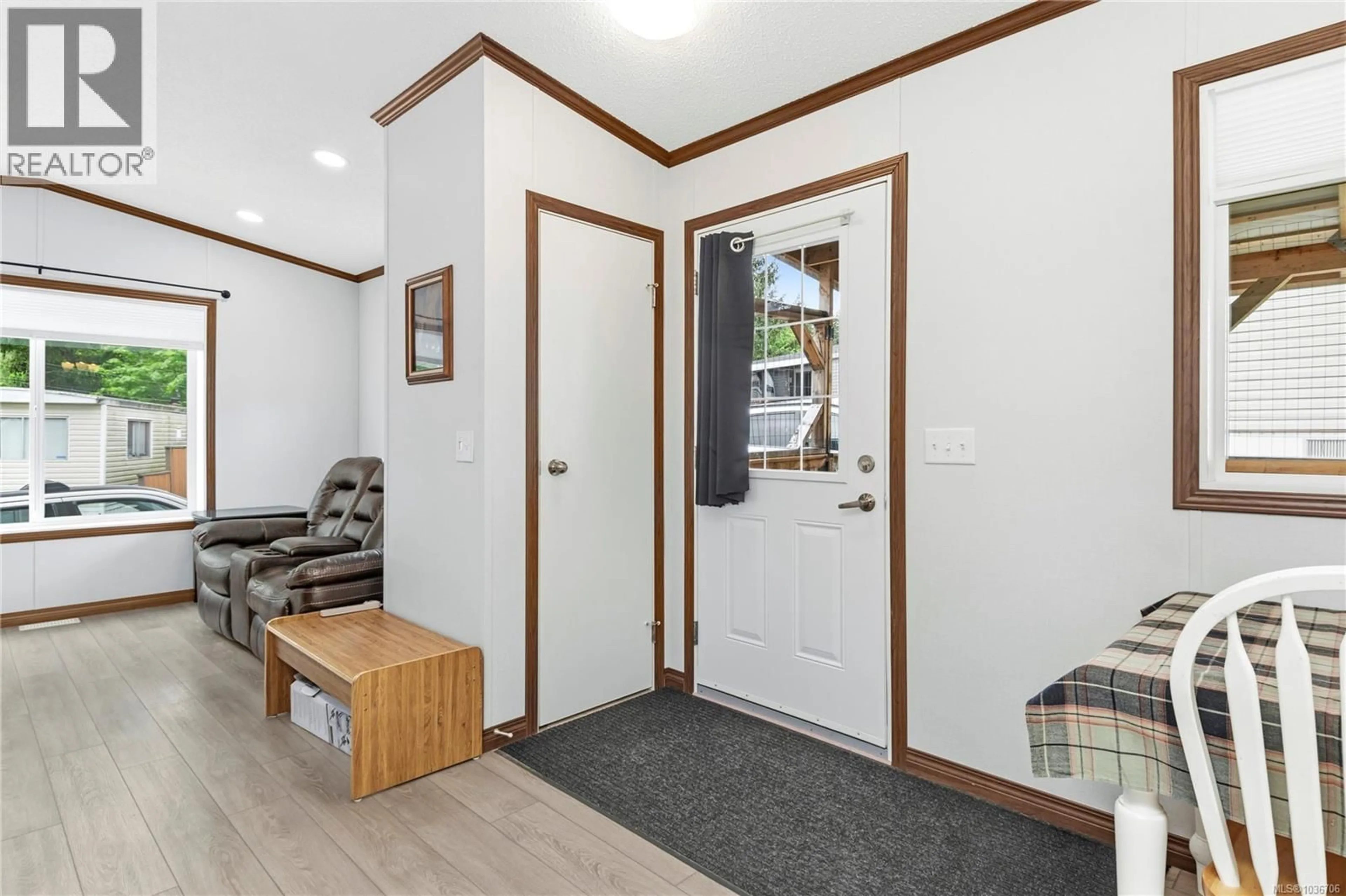 Indoor entryway for 68 - 2520 QUINSAM ROAD, Campbell River British Columbia V9W4N4