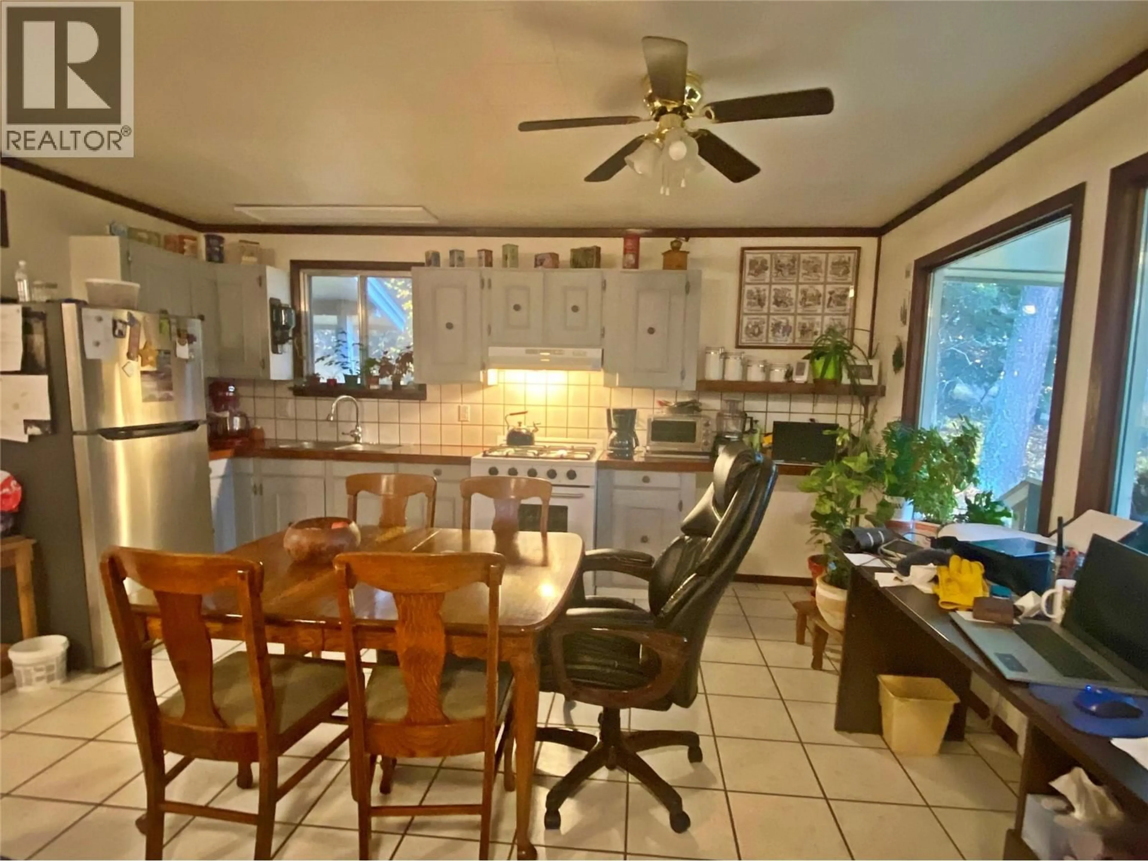 Open concept kitchen, ceramic/tile floor for 541 24 HIGHWAY, Little Fort British Columbia V0E1C0