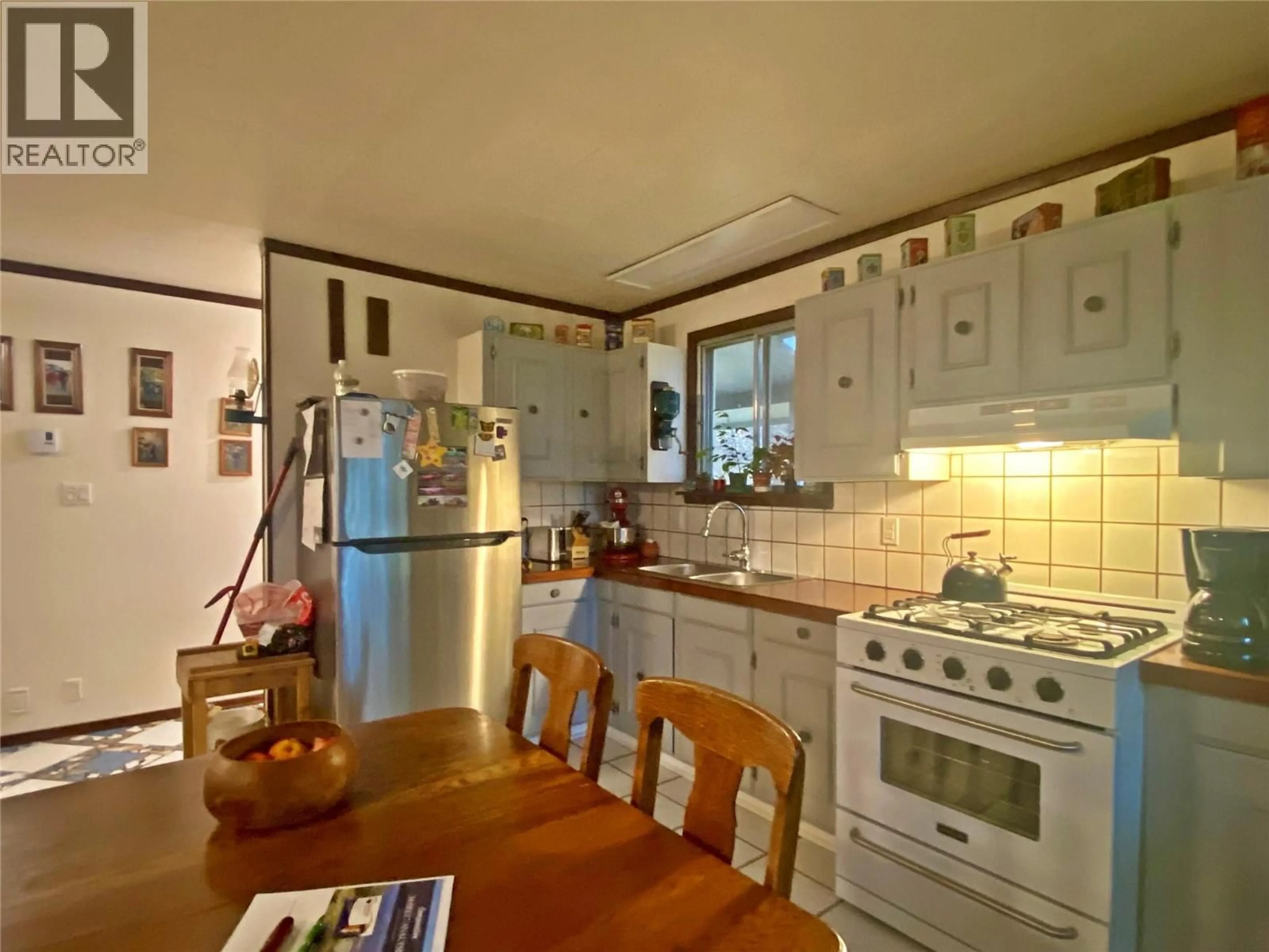 Standard kitchen, unknown for 541 24 HIGHWAY, Little Fort British Columbia V0E1C0