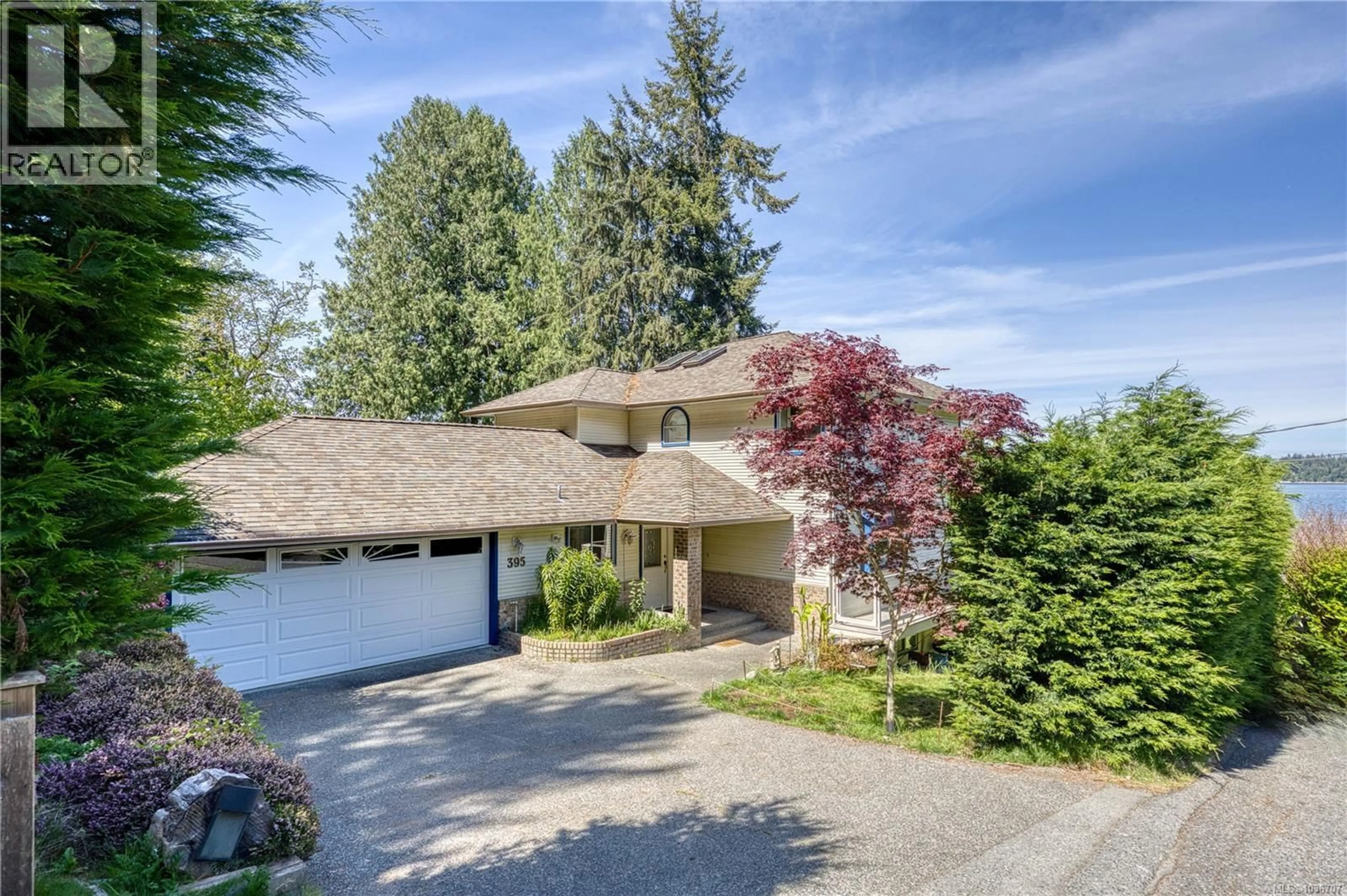 A pic from outside/outdoor area/front of a property/back of a property/a pic from drone, street for 395 WOODLEY ROAD, Ladysmith British Columbia V9G1Y2