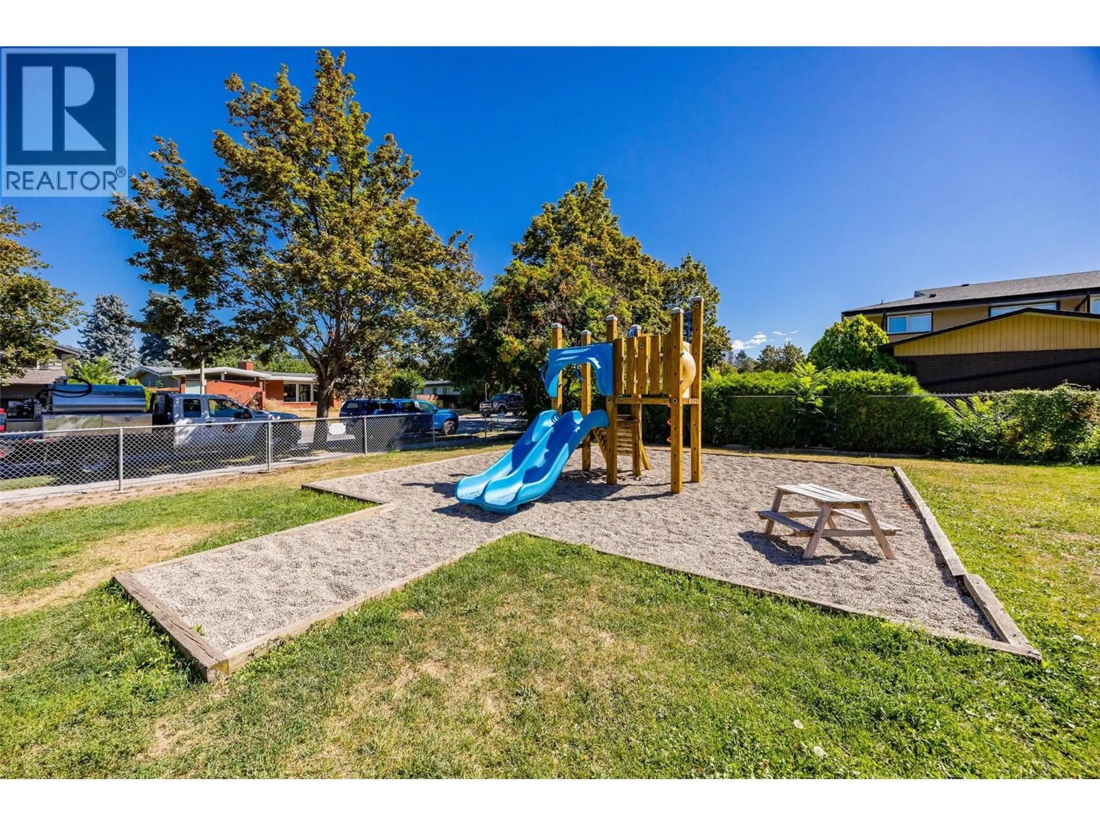 A pic from outside/outdoor area/front of a property/back of a property/a pic from drone, unknown for 9 - 1283 BERNARD AVENUE, Kelowna British Columbia V1Y8K5