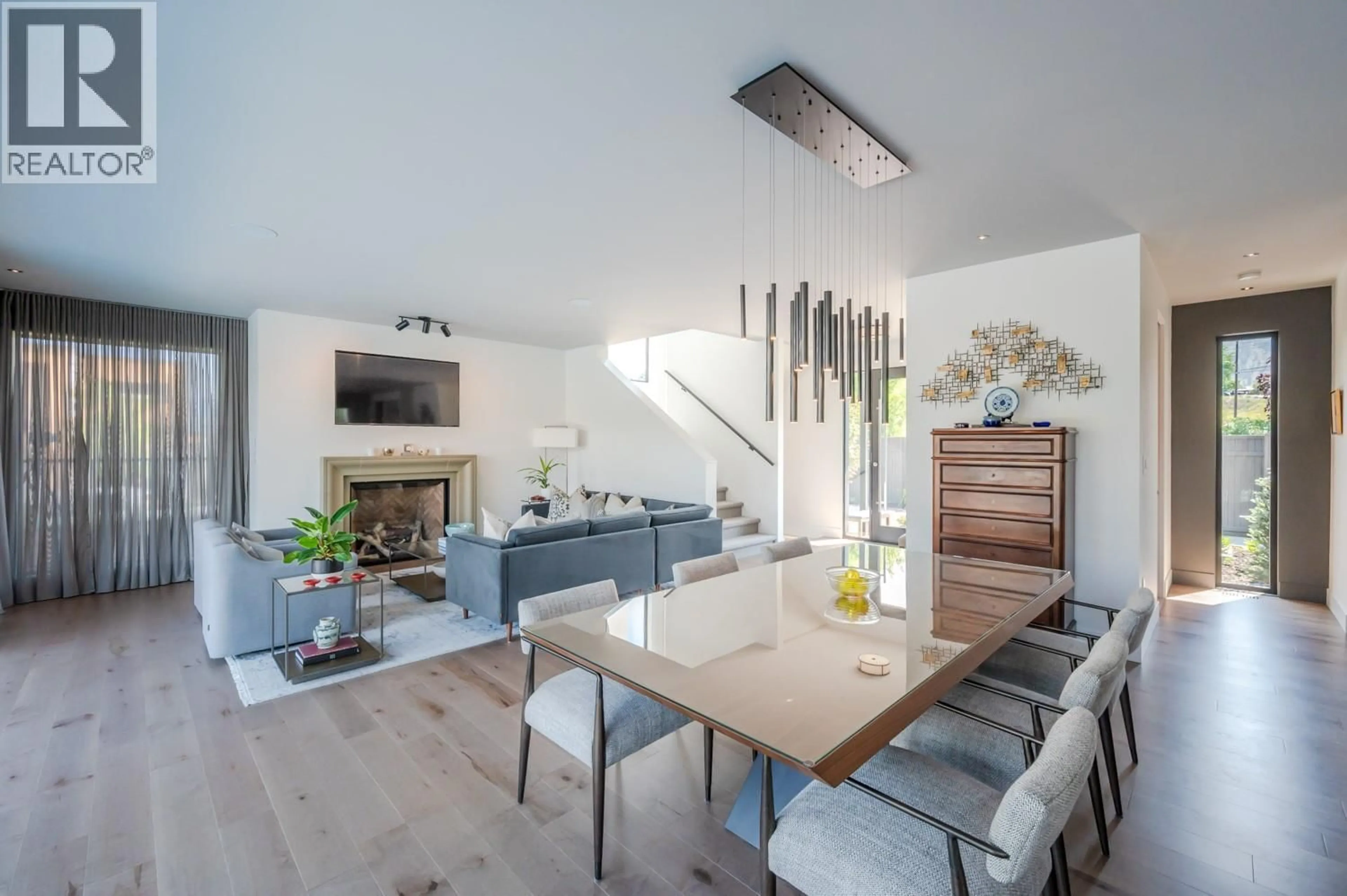 Open concept kitchen, wood/laminate floor for 681 VANCOUVER AVENUE, Penticton British Columbia V2A1A4