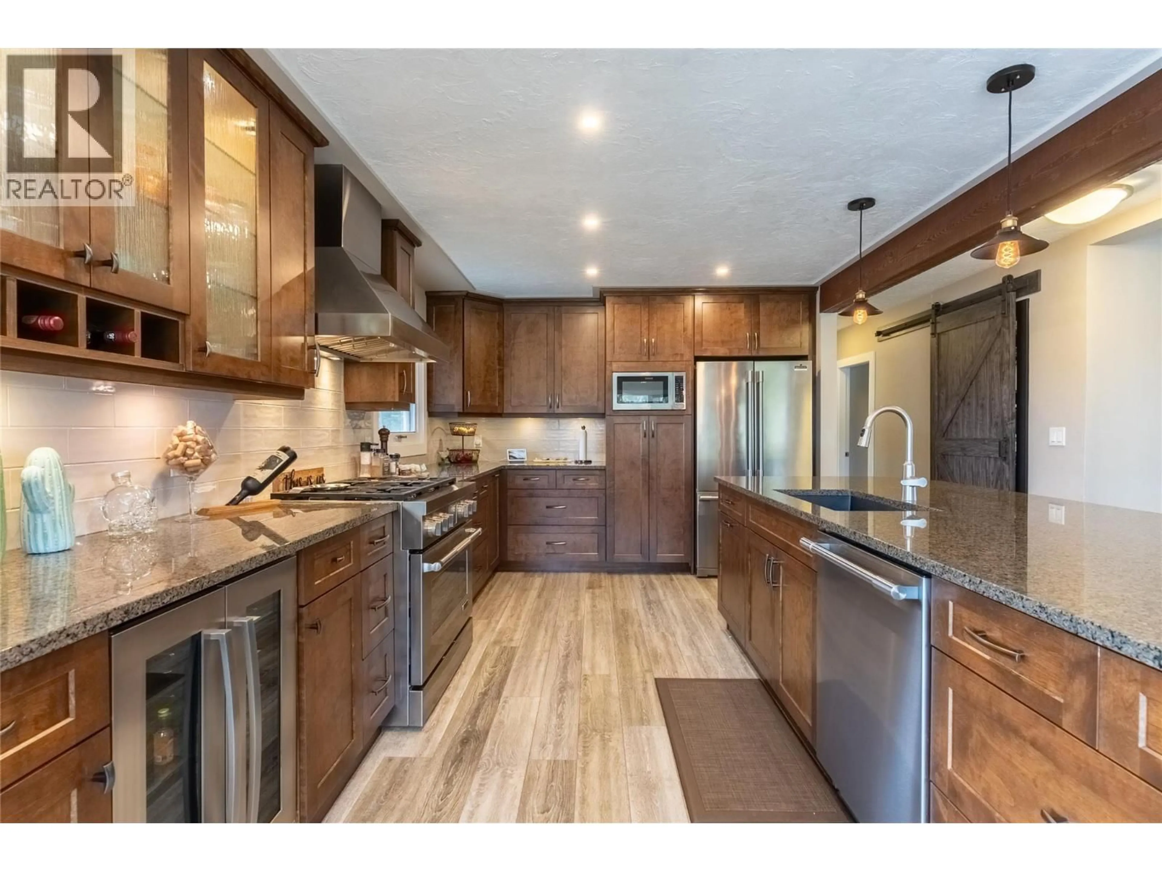Open concept kitchen, unknown for 725 YATES ROAD, Kamloops British Columbia V2B6E1