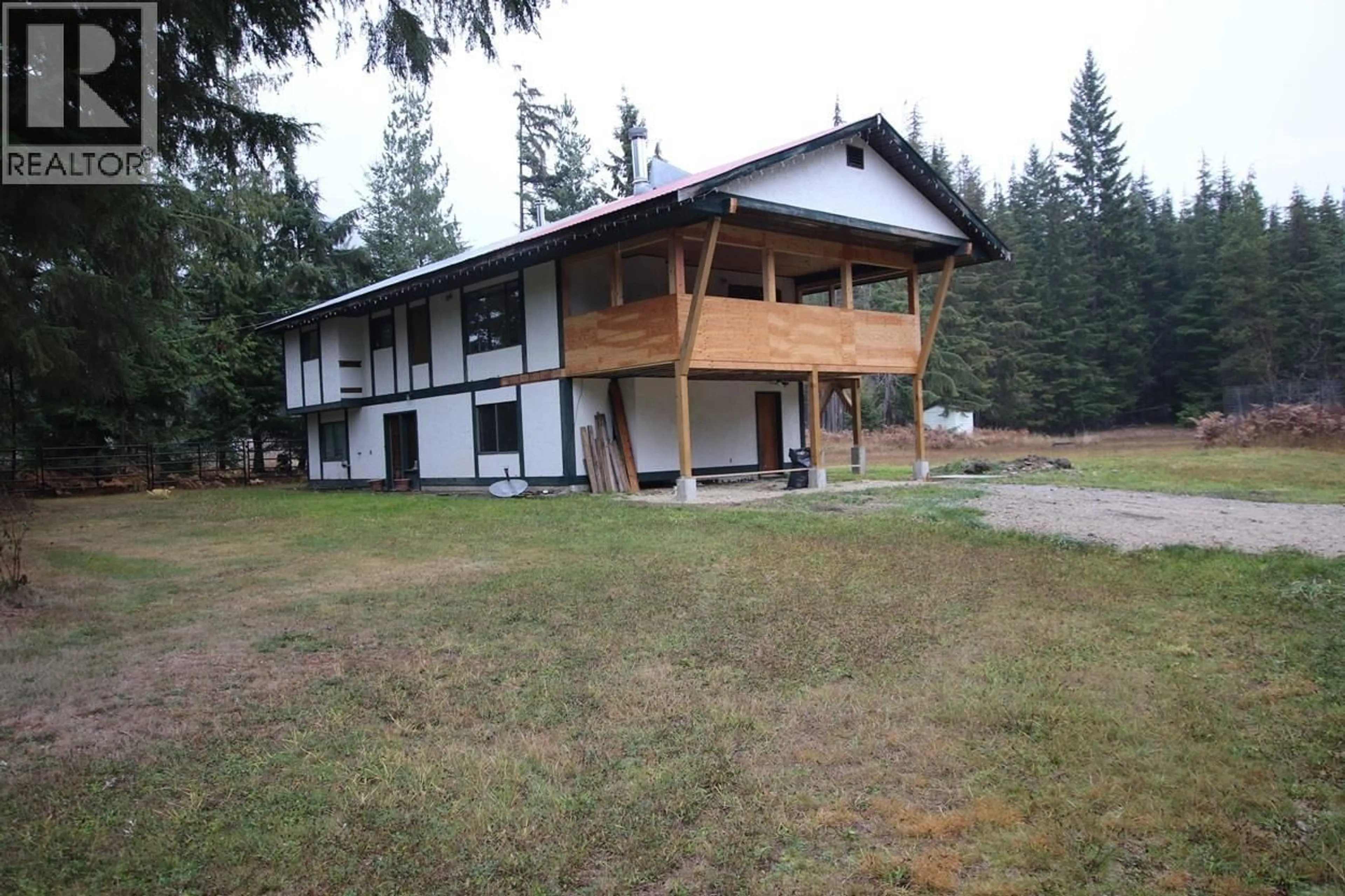 A pic from outside/outdoor area/front of a property/back of a property/a pic from drone, unknown for 613 WELLS ROAD OTHER, Nakusp British Columbia V0G1R1