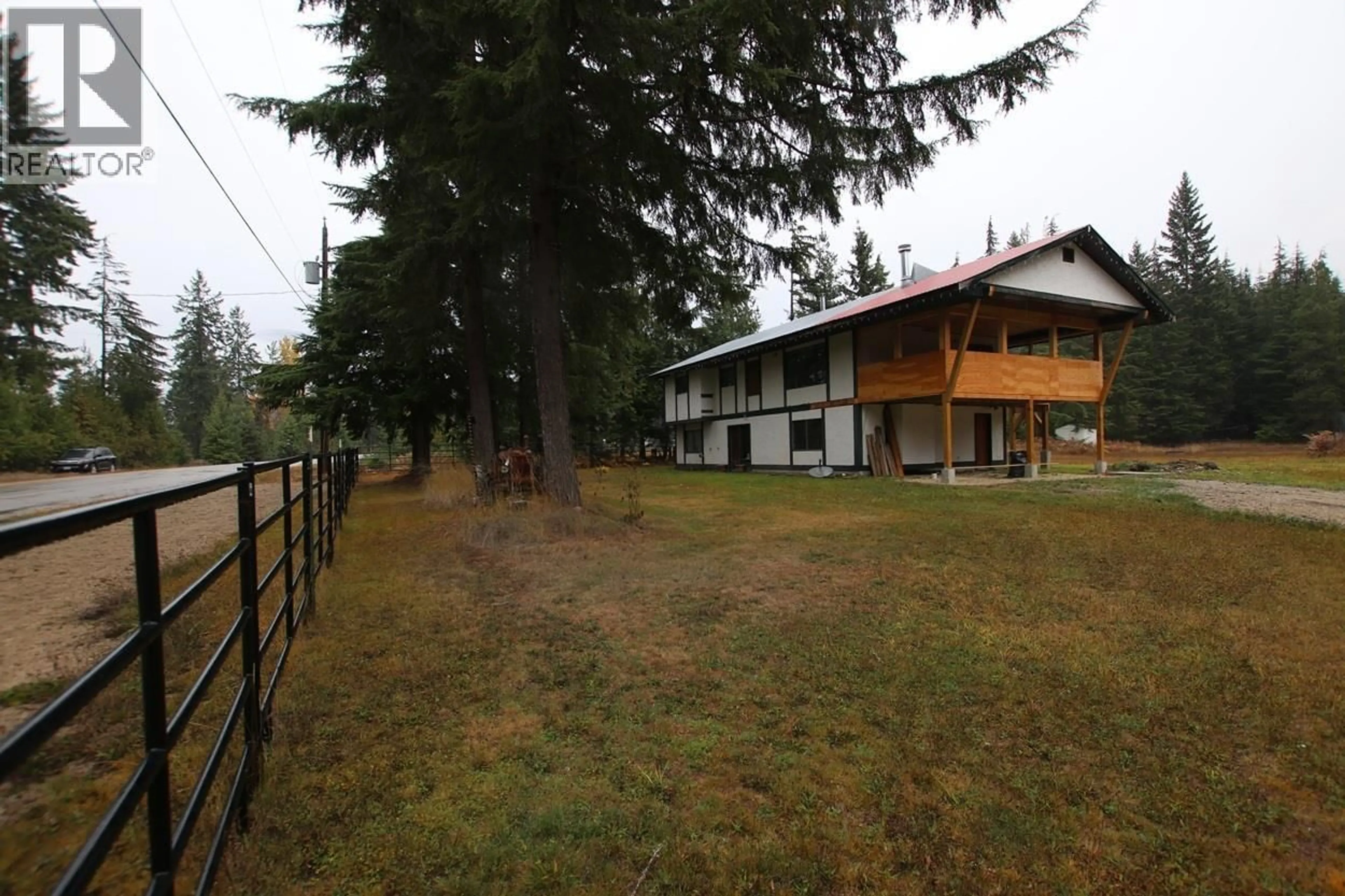 A pic from outside/outdoor area/front of a property/back of a property/a pic from drone, mountain view for 613 WELLS ROAD OTHER, Nakusp British Columbia V0G1R1