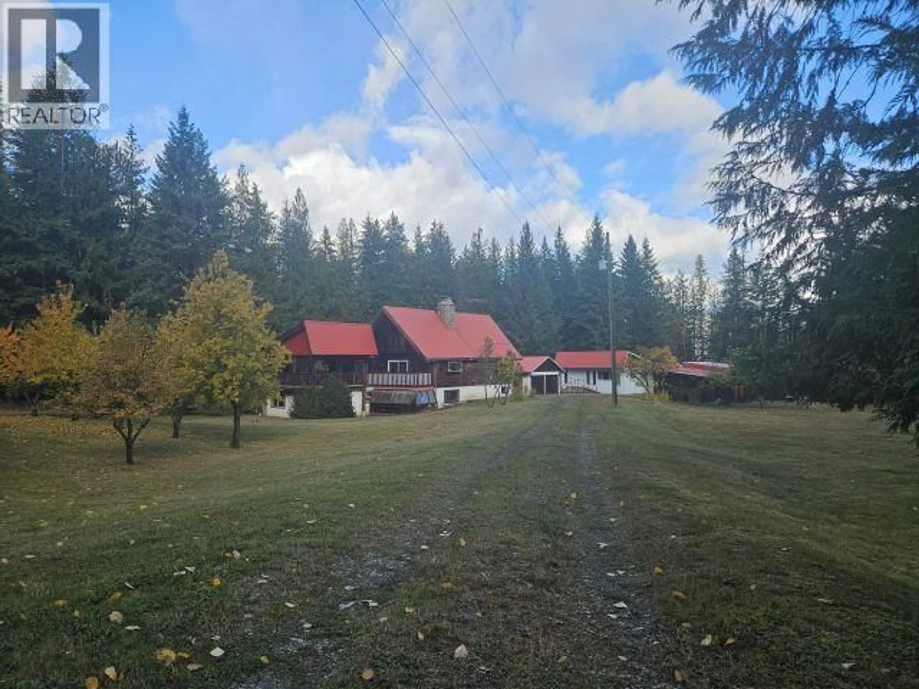 A pic from outside/outdoor area/front of a property/back of a property/a pic from drone, unknown for 534 WILLOW STREET, Fauquier British Columbia V0G1K0