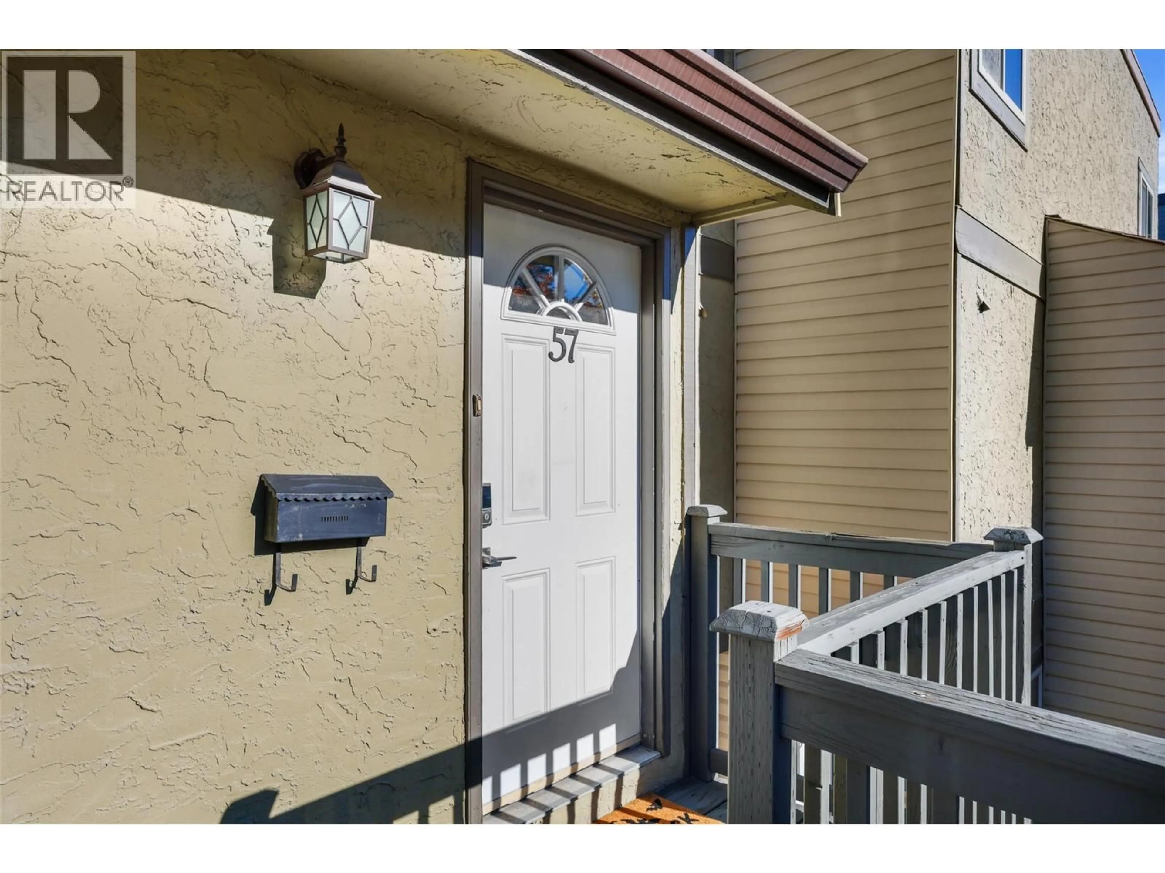 Indoor entryway for 57 - 1750 SUMMIT DRIVE, Kamloops British Columbia V2E1Y1