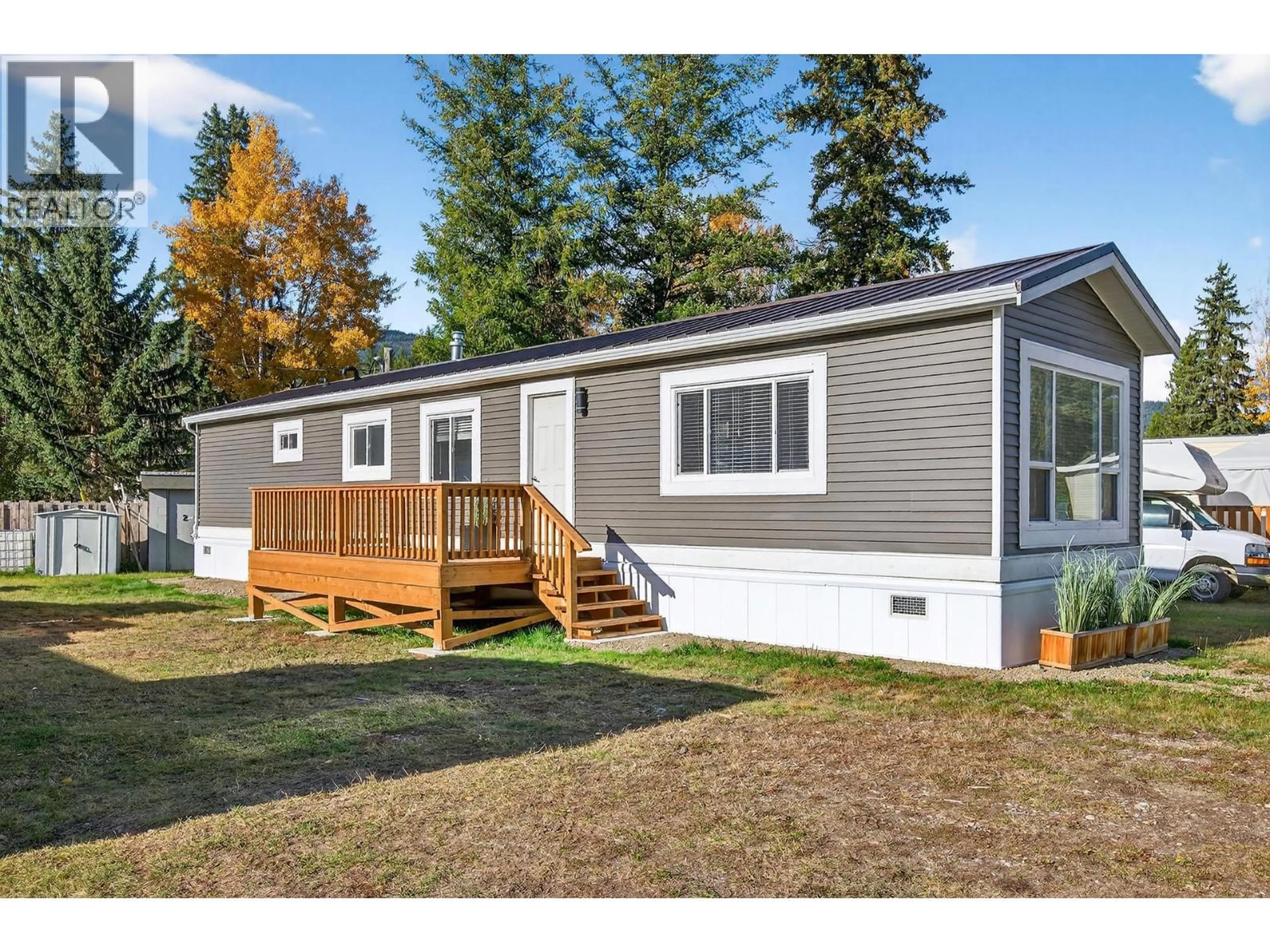 Home with vinyl exterior material, unknown for 12 - 121 FERRY ROAD, Clearwater British Columbia V0E1N2