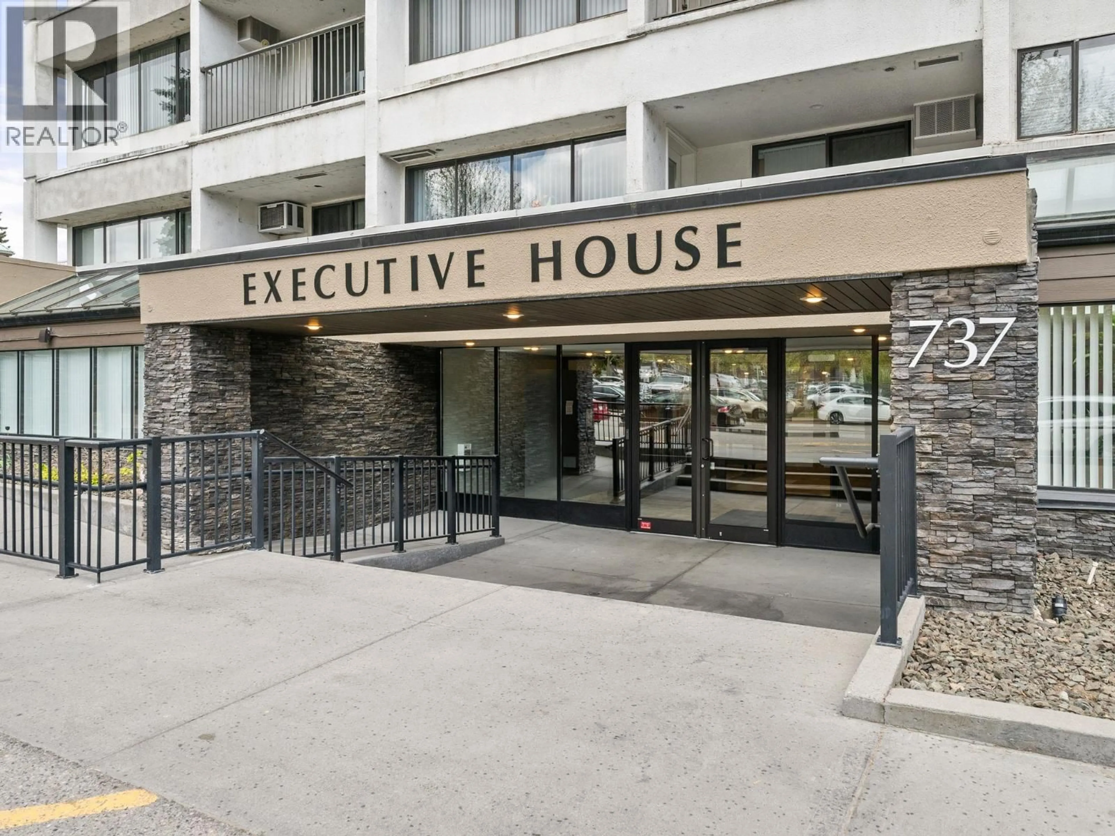 Indoor foyer for 905 - 737 LEON AVENUE, Kelowna British Columbia V1Y8L6