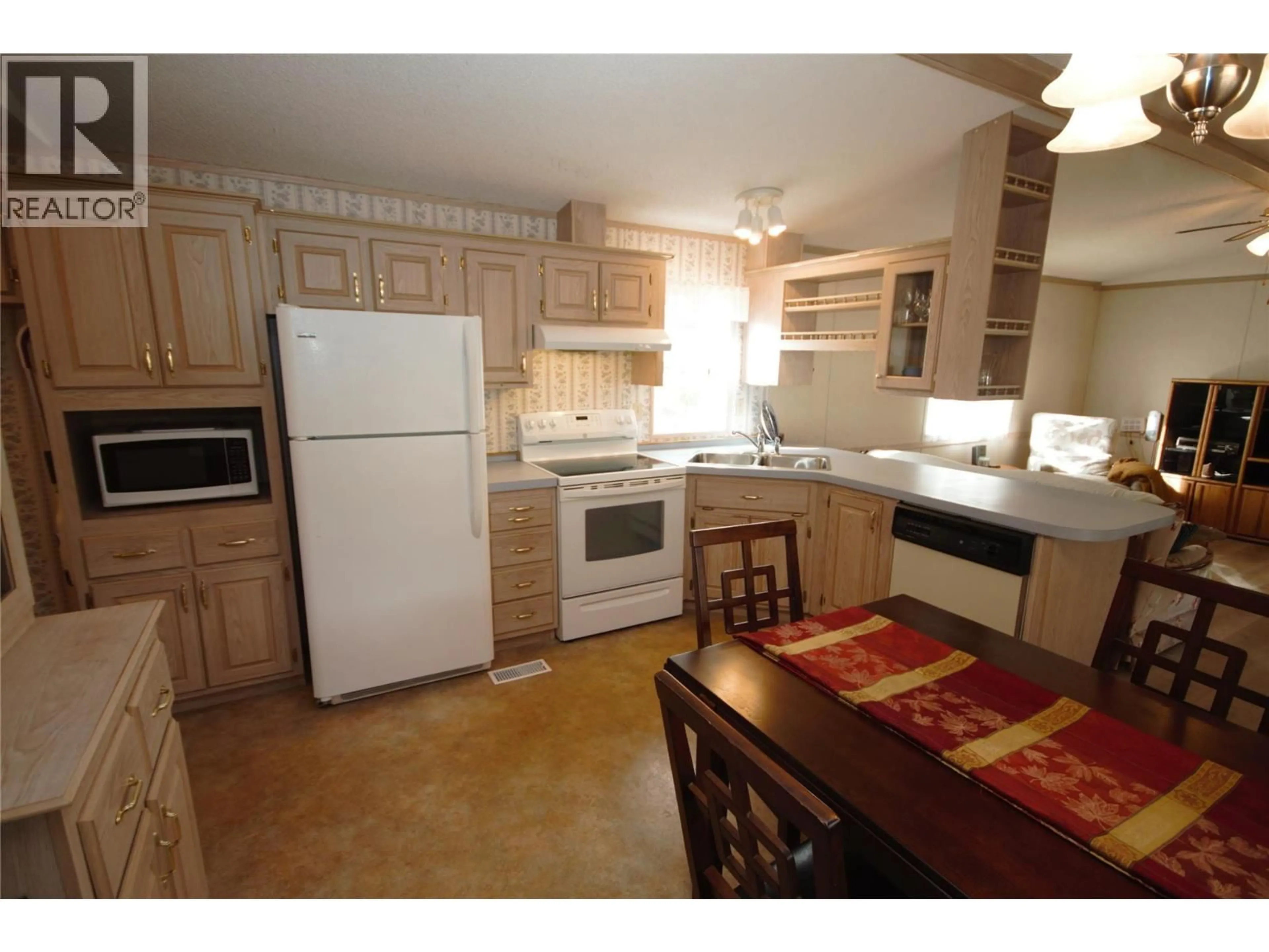 Standard kitchen, unknown for 33 - 8598 HWY 97 OTHER, Oliver British Columbia V0H1T2