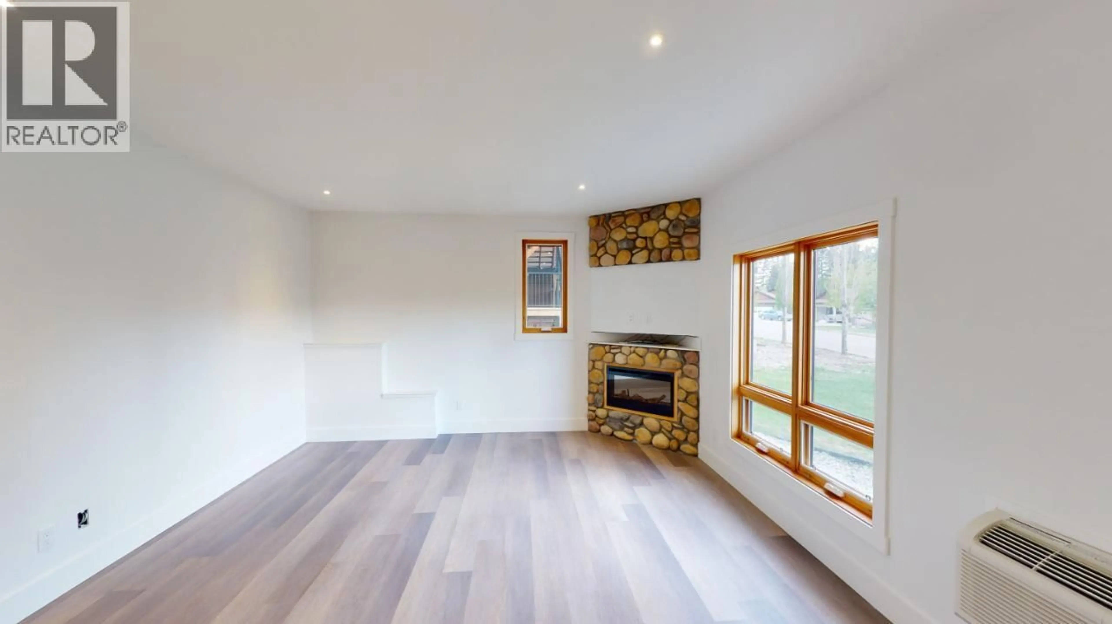 A pic of a room for 401 - 7291 PROSPECTOR AVENUE, Radium Hot Springs British Columbia V0A1M0